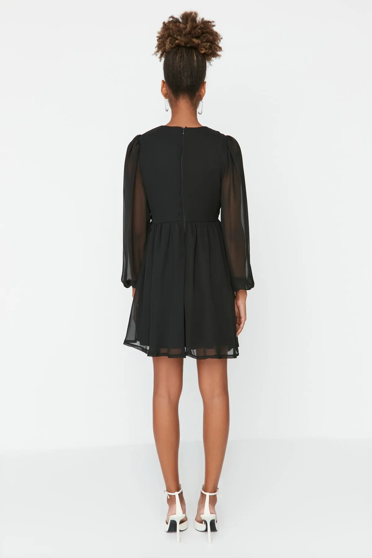 Trendyol Collection  Schwarzes Minikleid aus Chiffon mit Futter TWOAW23EL00846