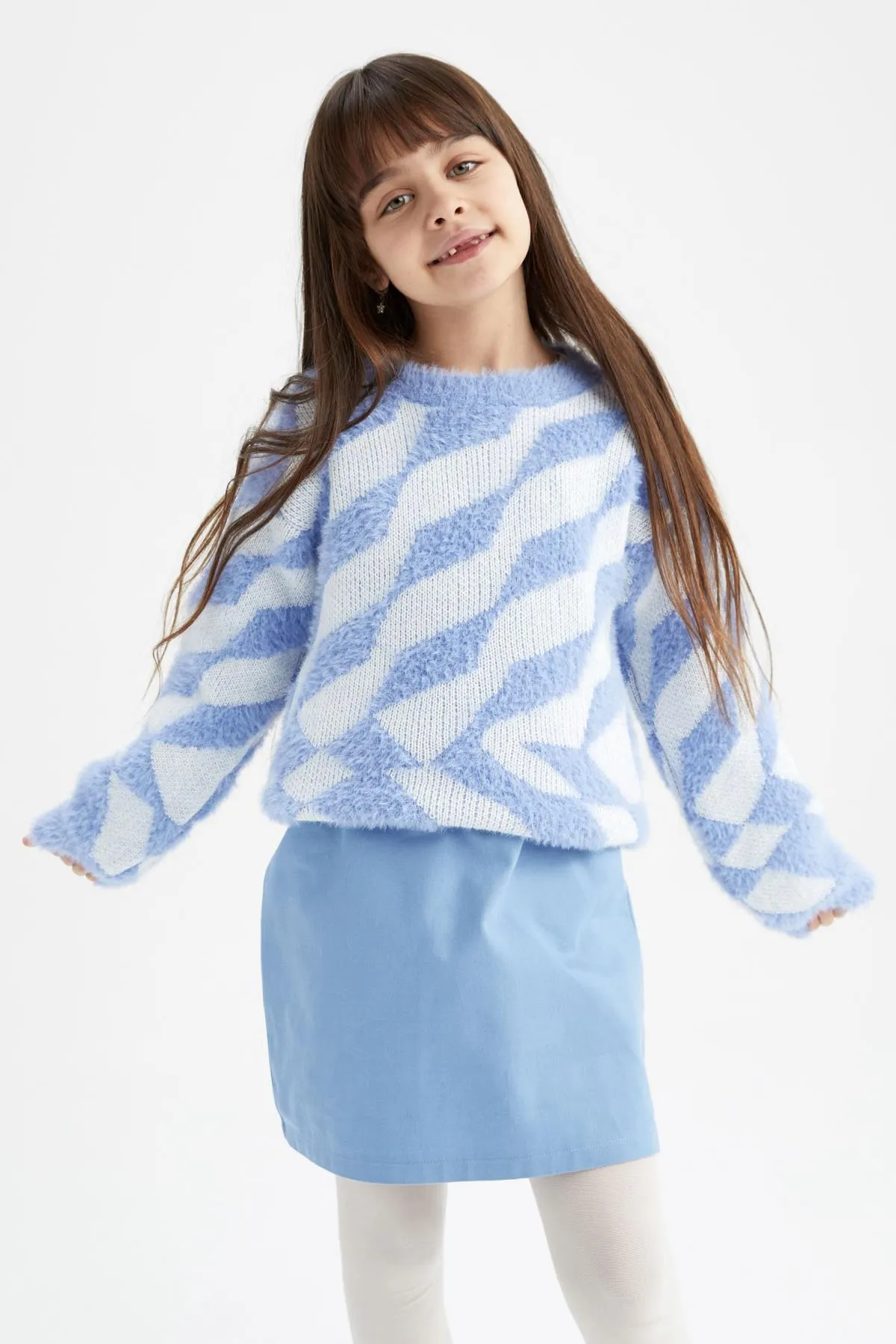 DeFacto  Strickpullover für Mädchen mit normaler Passform und Rundhalsausschnitt