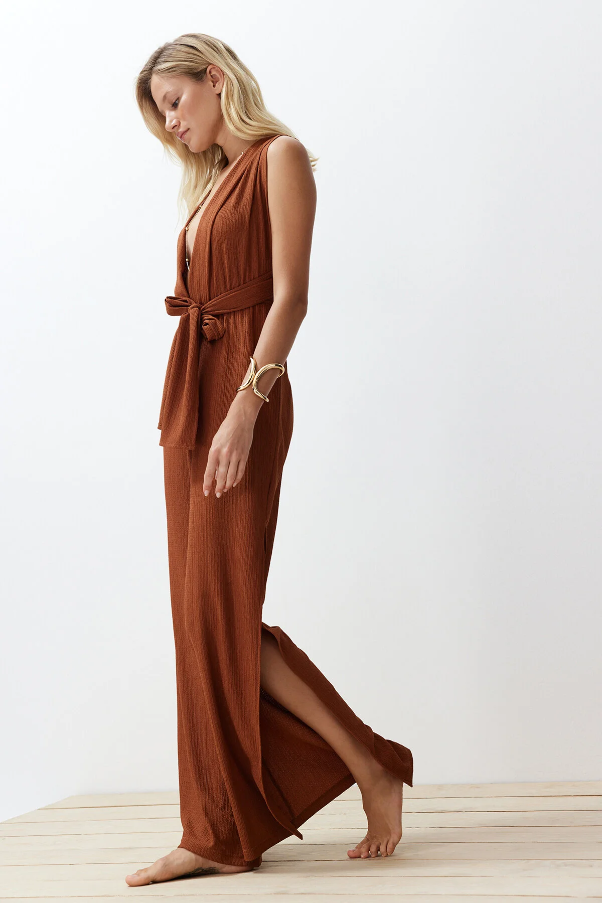 Trendyol Collection  Brauner, gewebter, gebundener Overall TBESS23TU00010