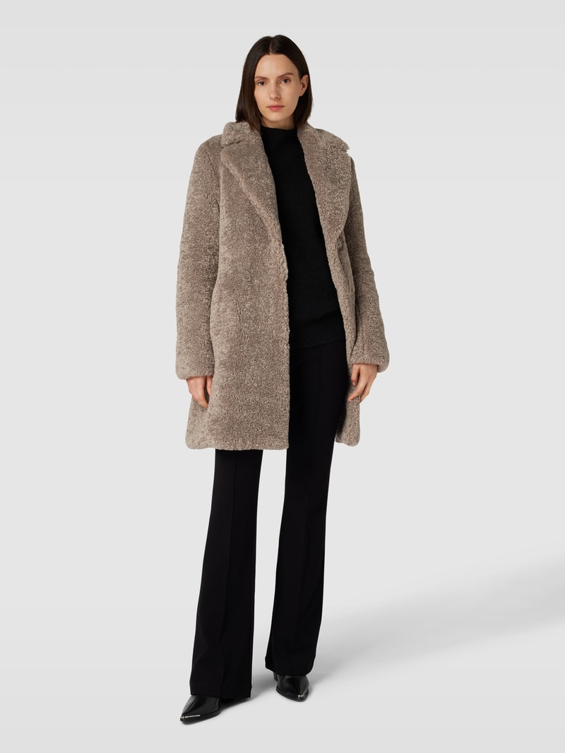 Mantel aus Teddyfell in taupe