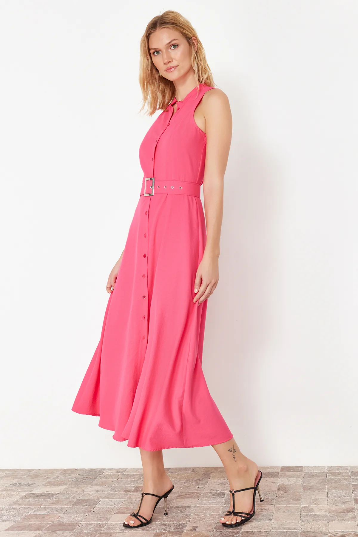 Trendyol Collection  Rosa gewebtes Maxikleid TWOSS23EL01628