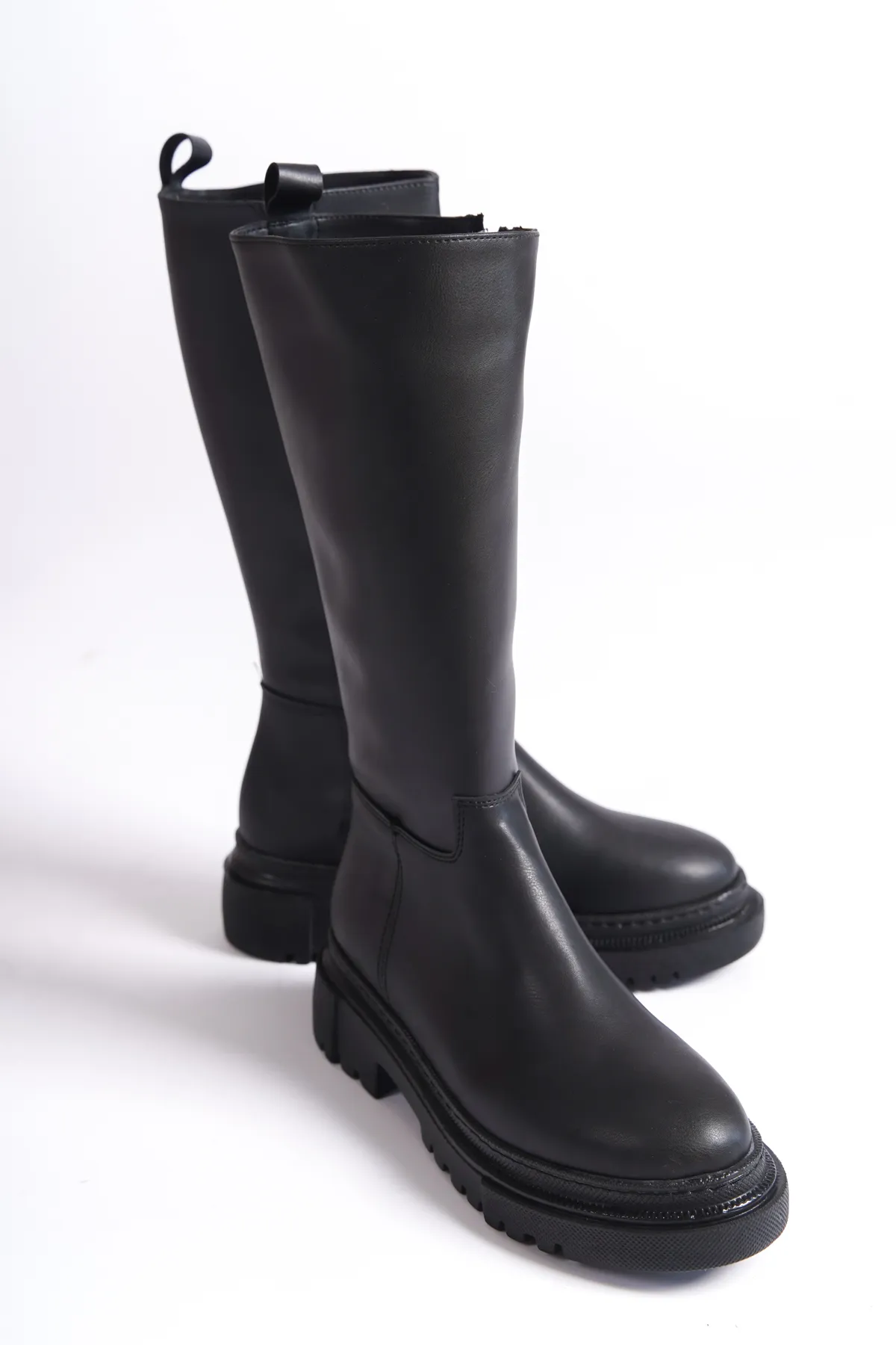 Capone Outfitters  Damenstiefel mit flacher Sohle