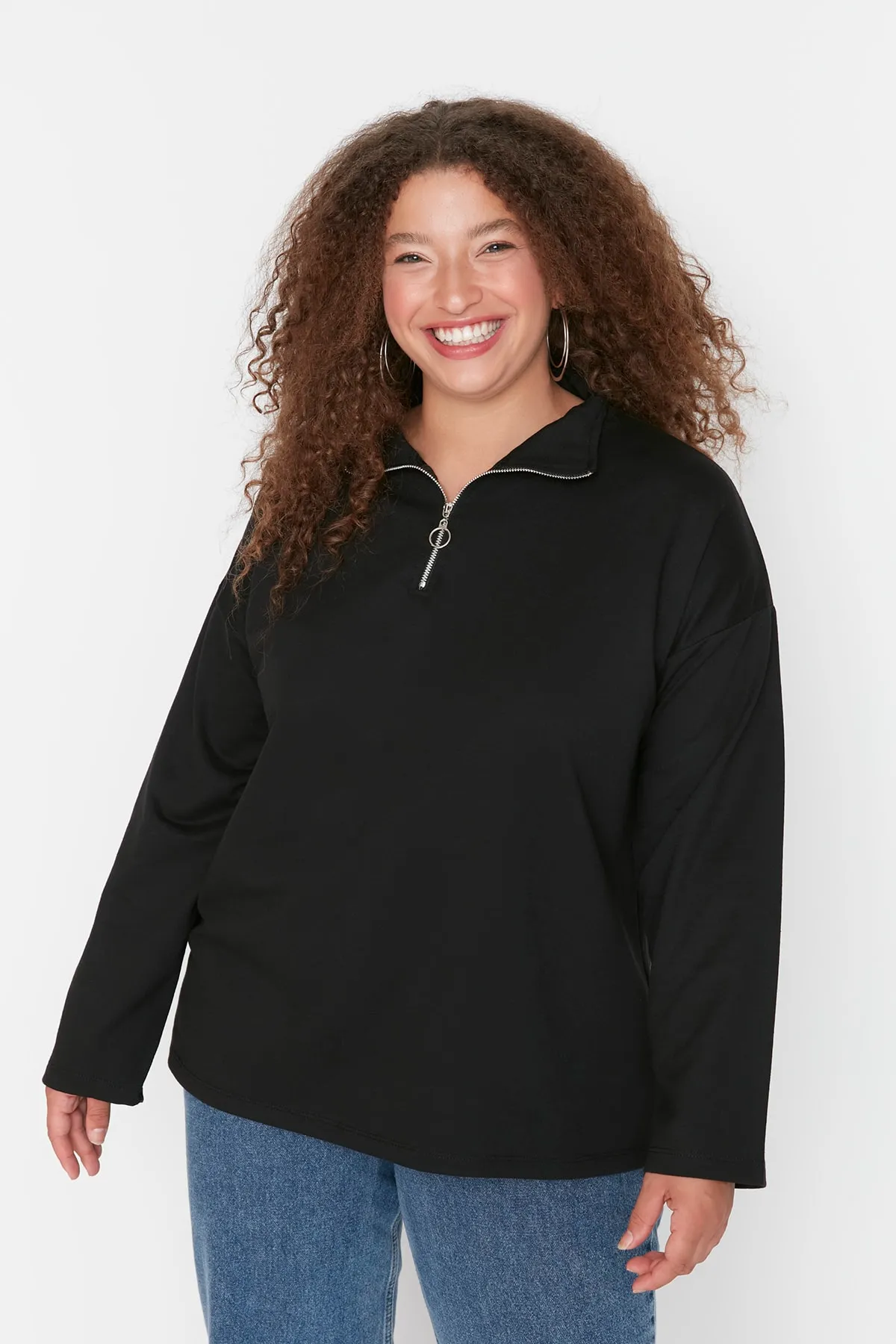 Trendyol Curve  Schwarzes, dünnes Strick-Sweatshirt mit hohem Kragen und Reißverschluss TBBAW23AO00023