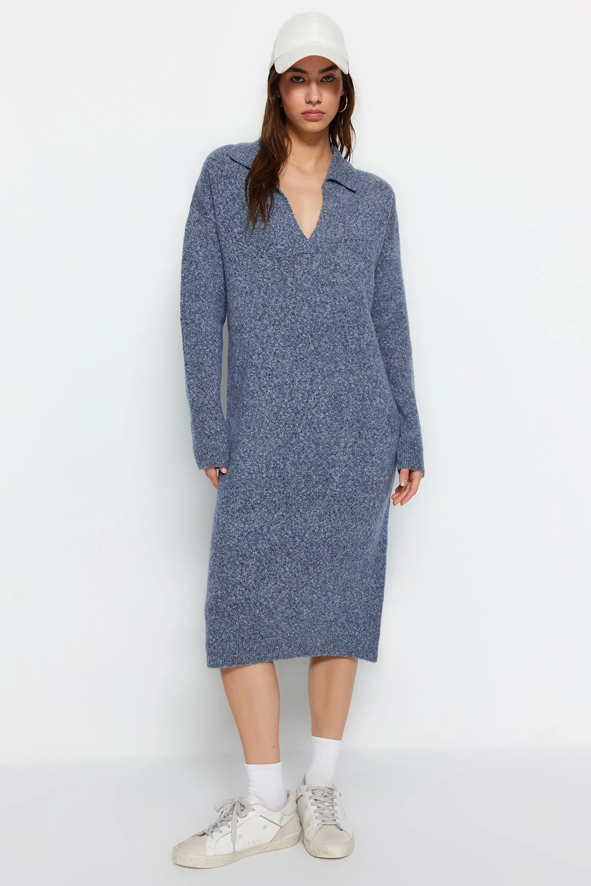 Trendyol Collection  Blaues Midi-Strickkleid aus Wolle mit Rollkragen TWOAW24EL00009