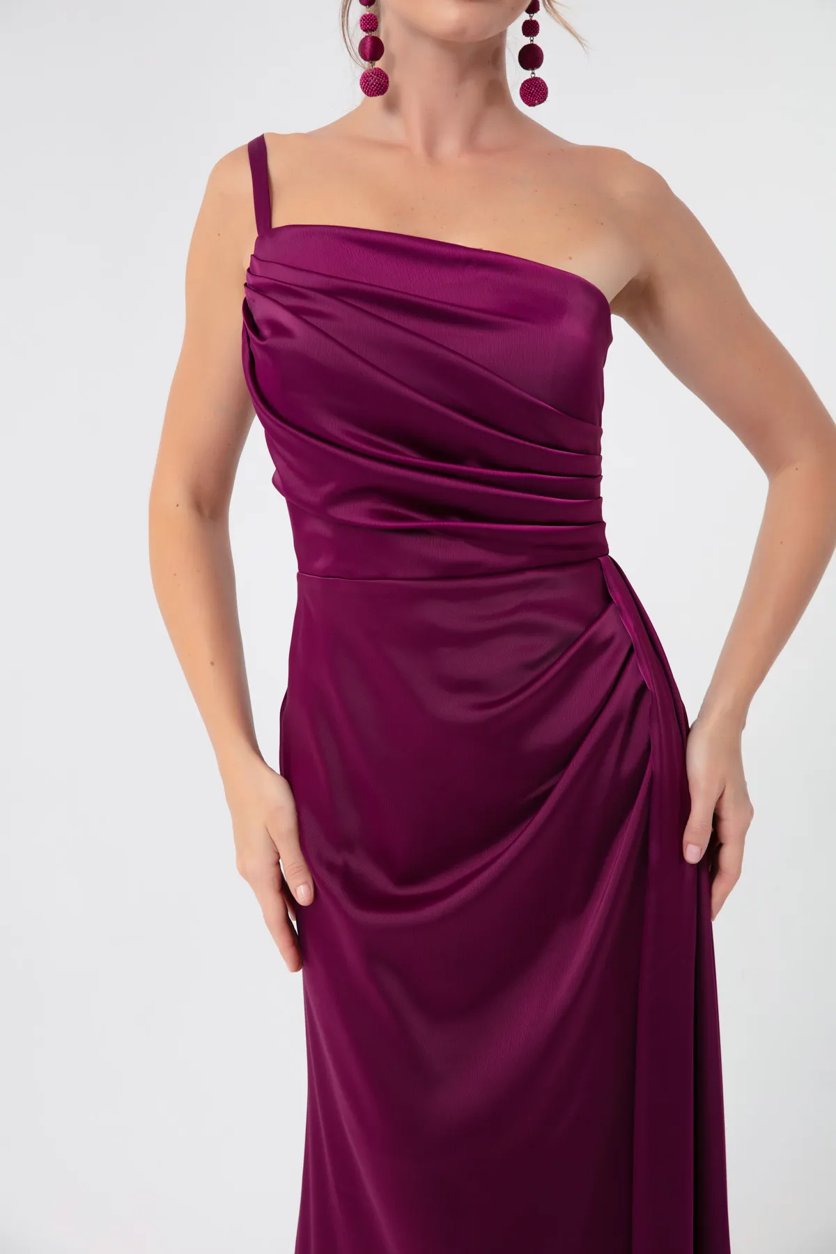 Lafaba  Pflaumenfarbenes One-Shoulder-Satin-Abend- und Abschlusskleid für Damen