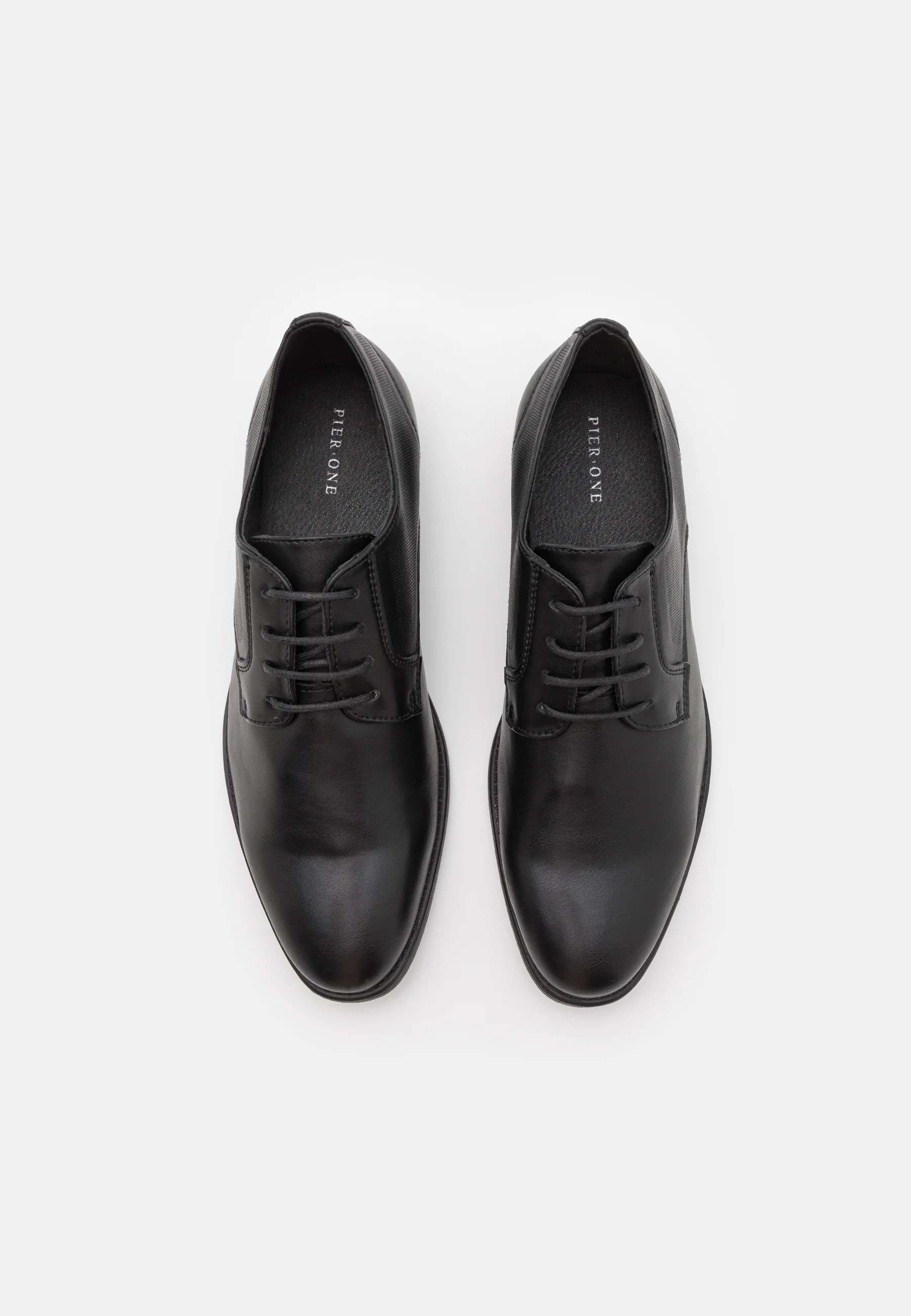 Zapatos con cordones Pier One