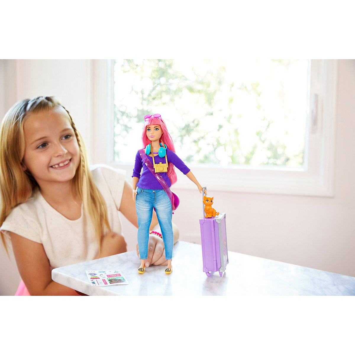 Barbie Daisy Reise Puppe (pinke Haare) mit Zubehör, Anziehpuppe, Modepuppe