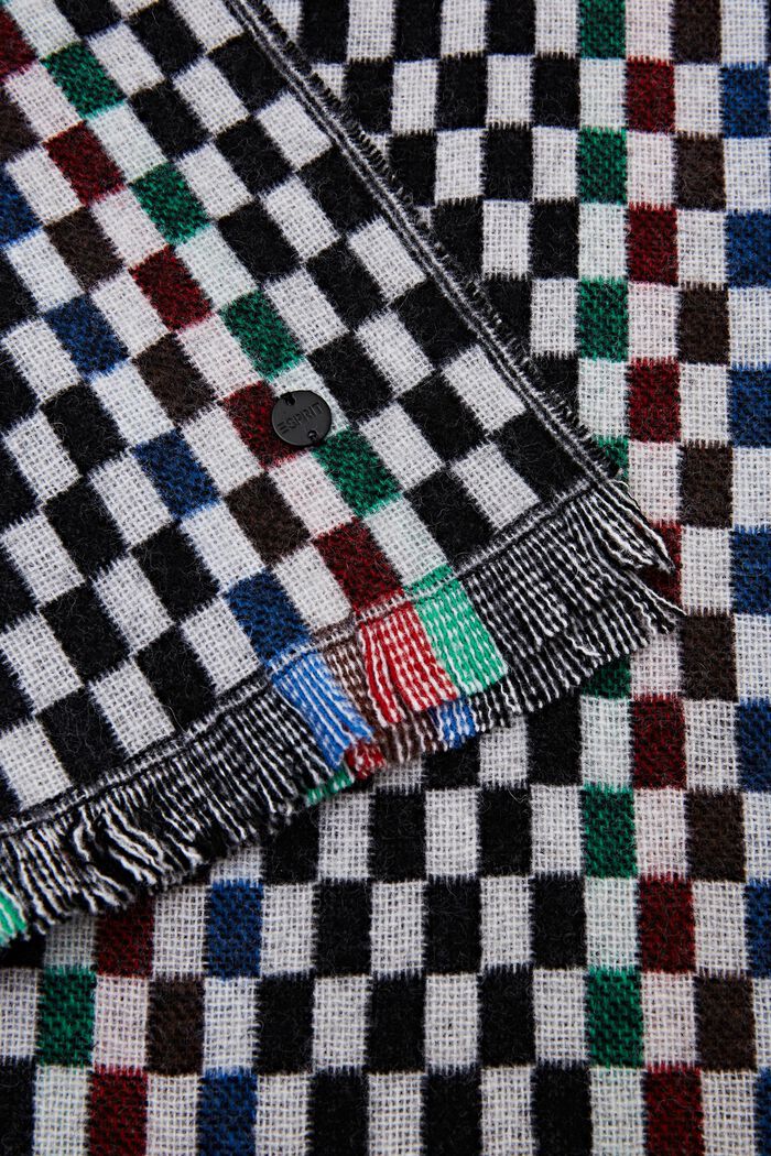 Wollschal im Karo-Design