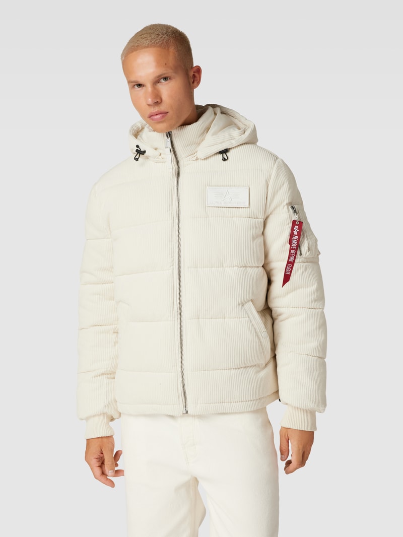 Steppjacke mit Label-Details in offwhite