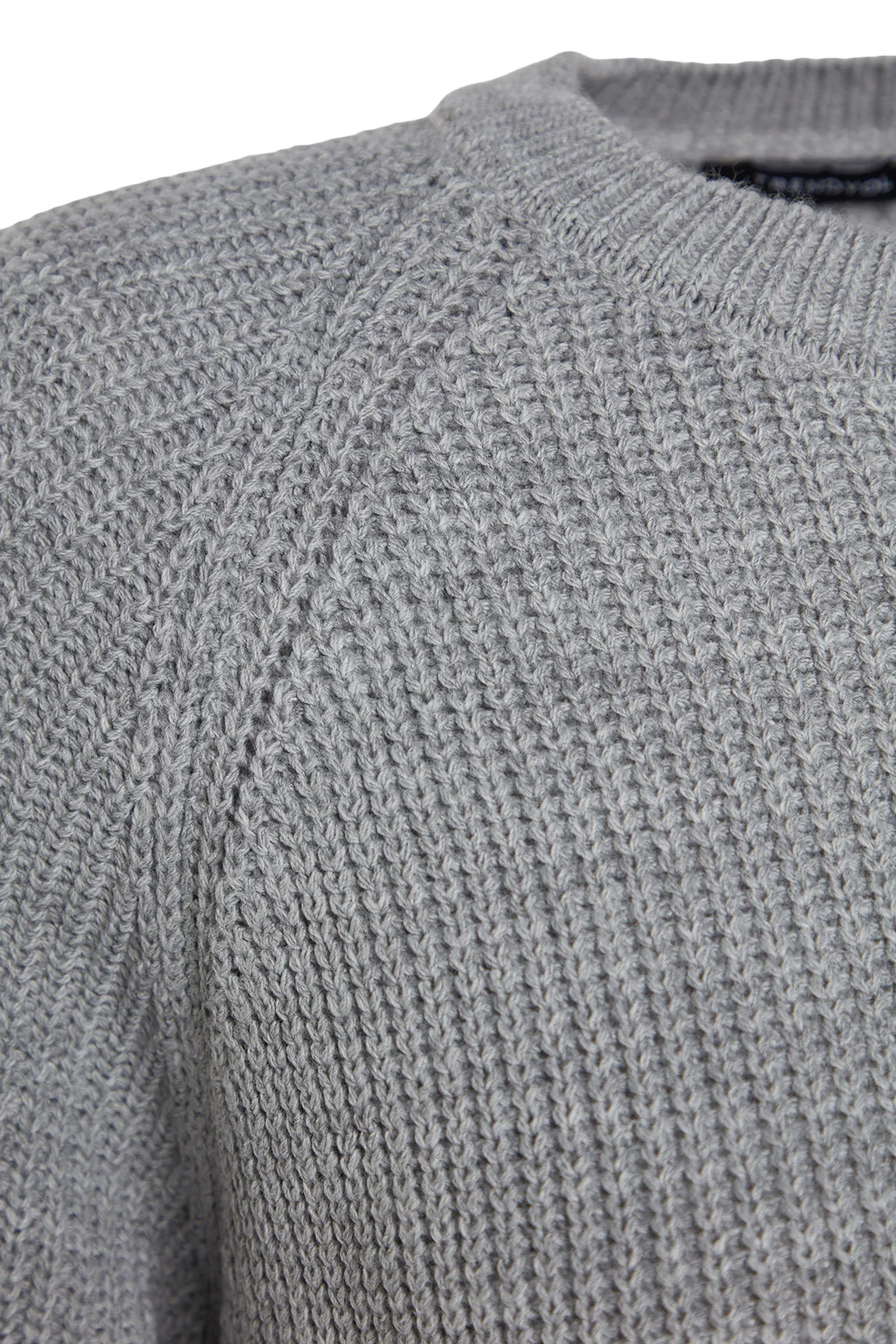 Trendyol Collection  Graues Mini-Strickkleid mit auslaufendem Detail und Raglanärmeln TWOAW24EL00113
