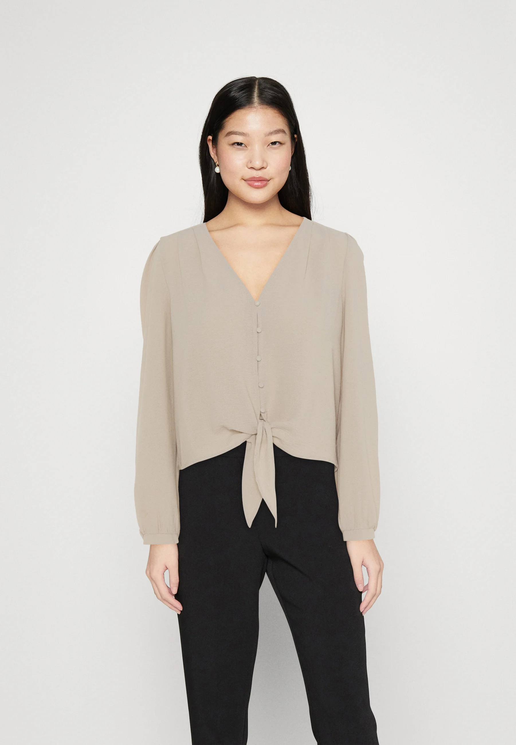 SOLO ONLMETTE NUDO- Blusa