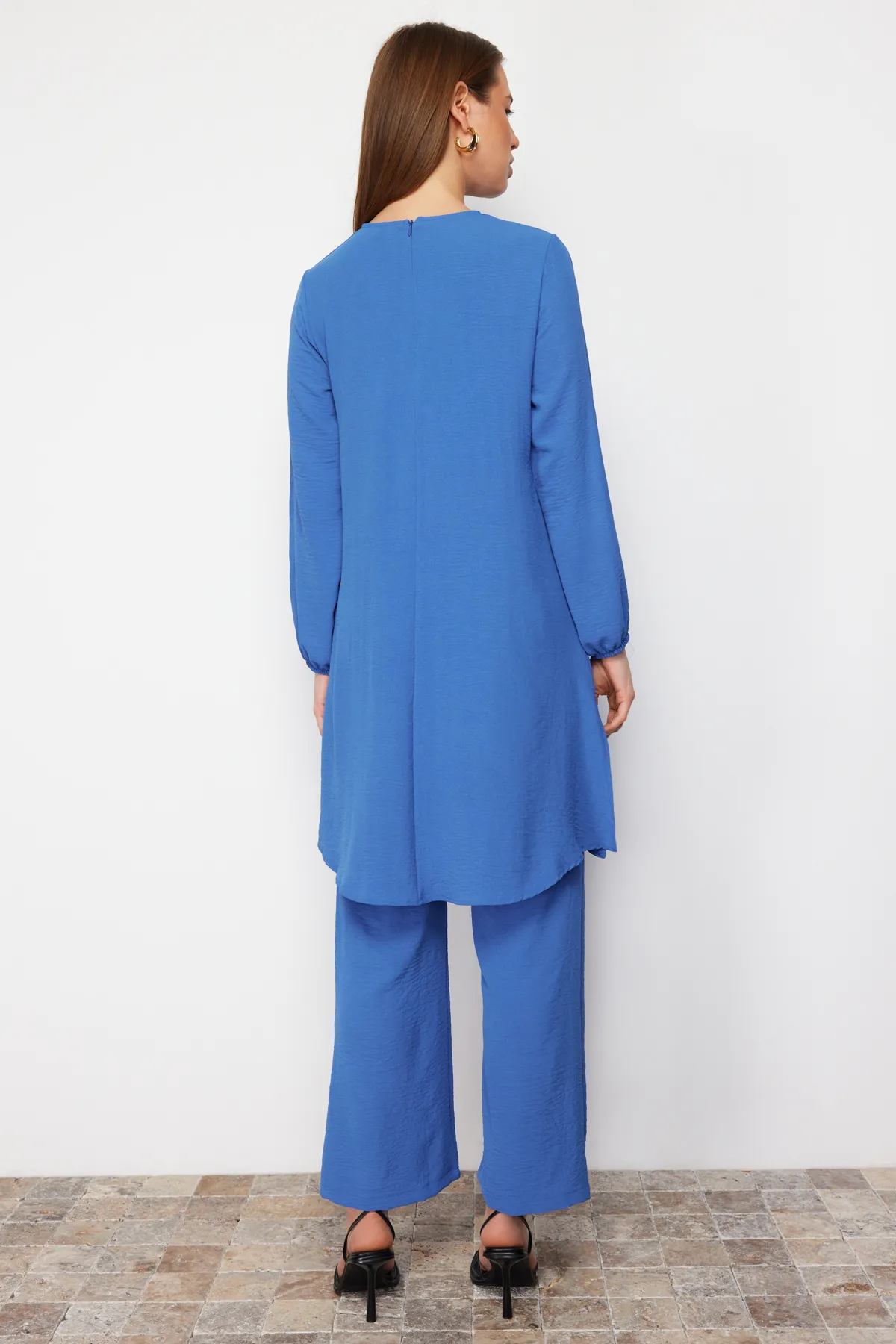 Trendyol Modest  Indigoblaues Aerobin-Set aus Tunika und Hose mit elastischen Ärmeln und weitem Bein, gewebt TCTSS22US0023