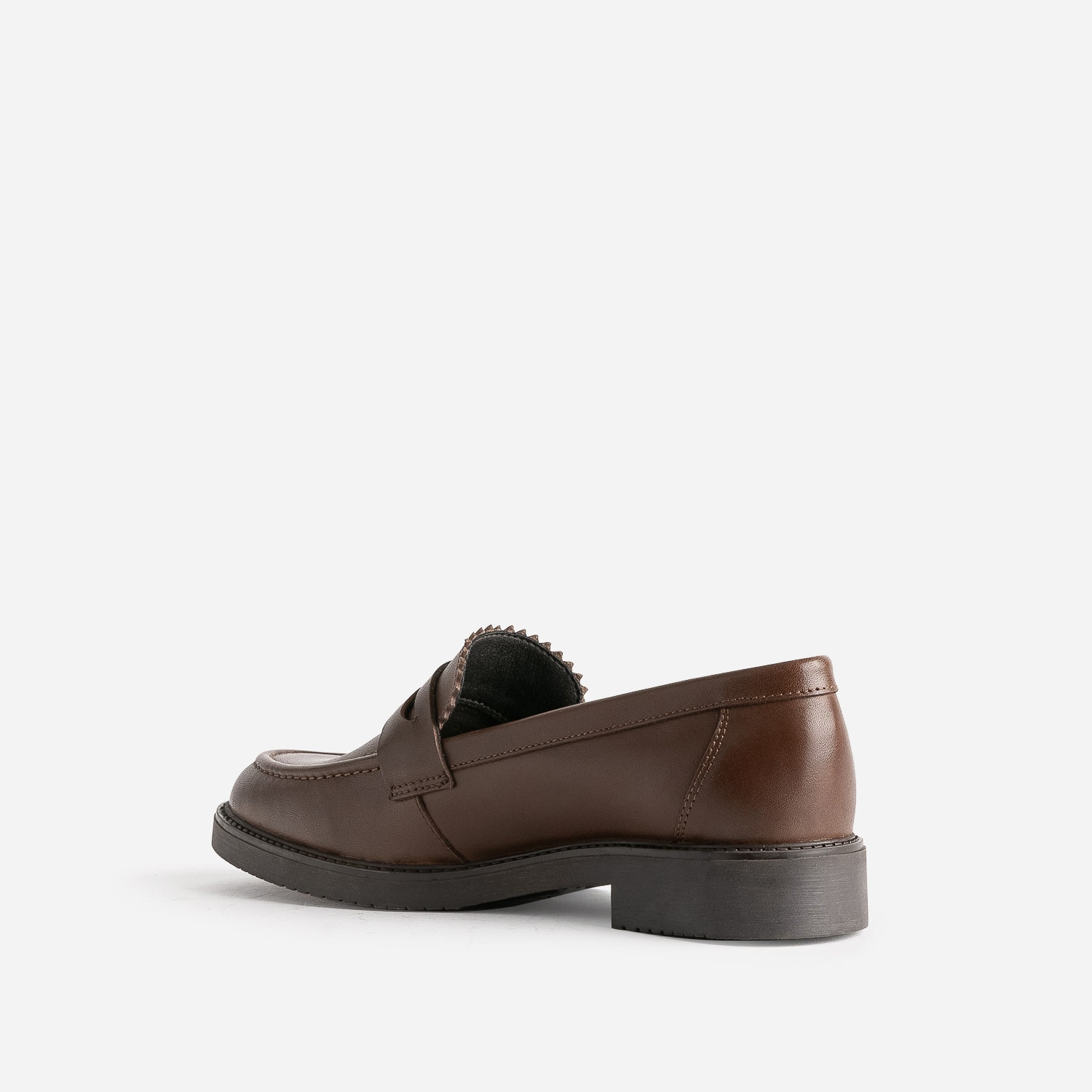 Mocassin marron éco-conçu en cuir bord cranté