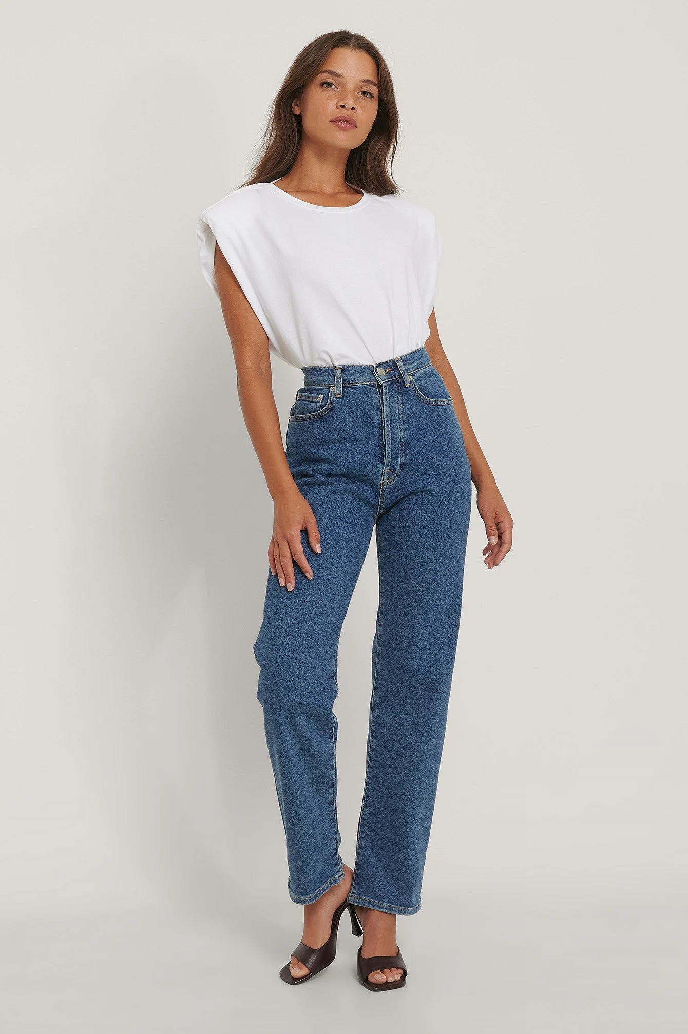 Gerade geschnittene Jeans mit hoher Taille