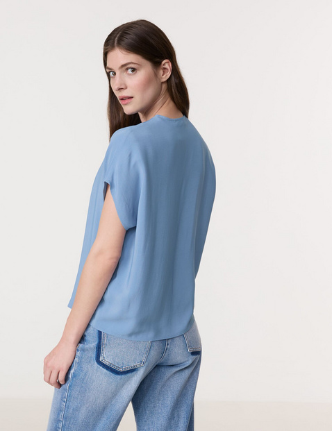 Fließendes Blusenshirt mit Faltendetail