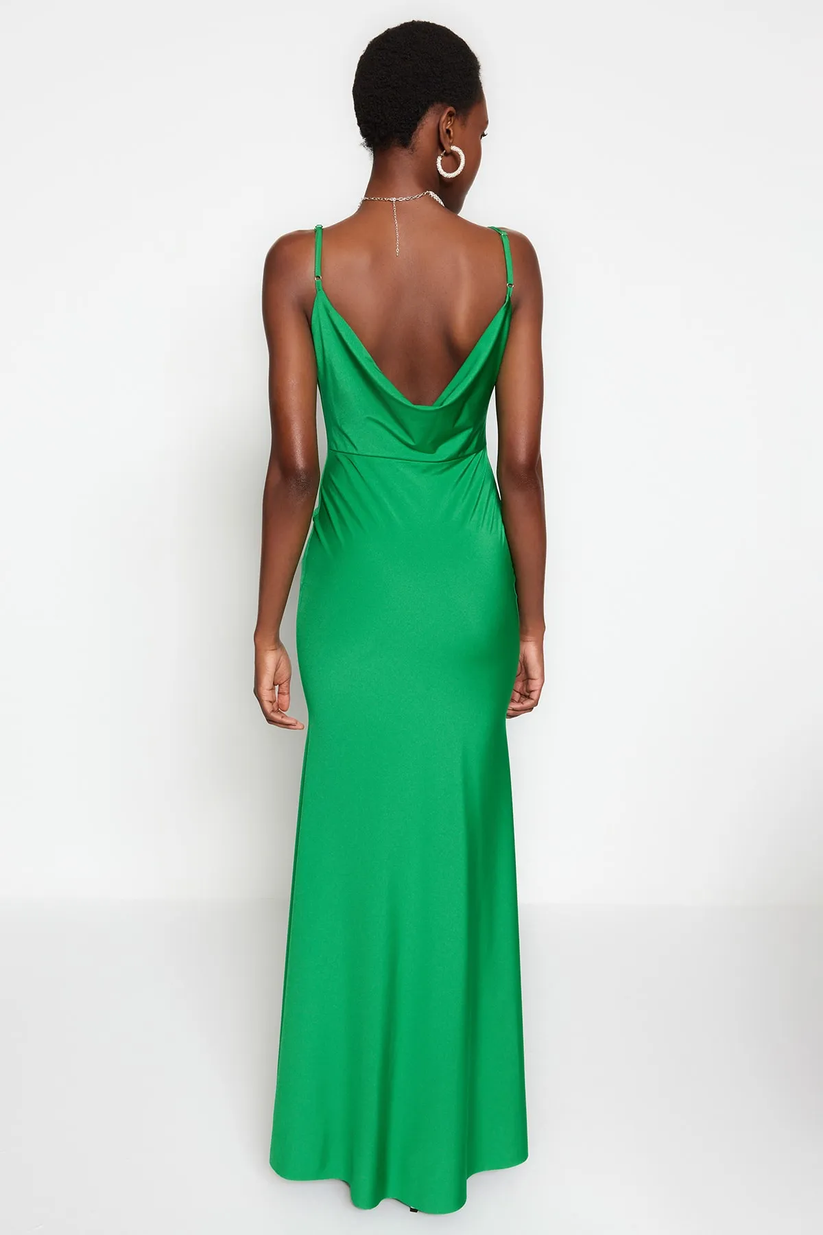 Trendyol Collection  Hellgrünes, figurbetontes, langes Abendkleid aus Strick TPRSS23AE00060