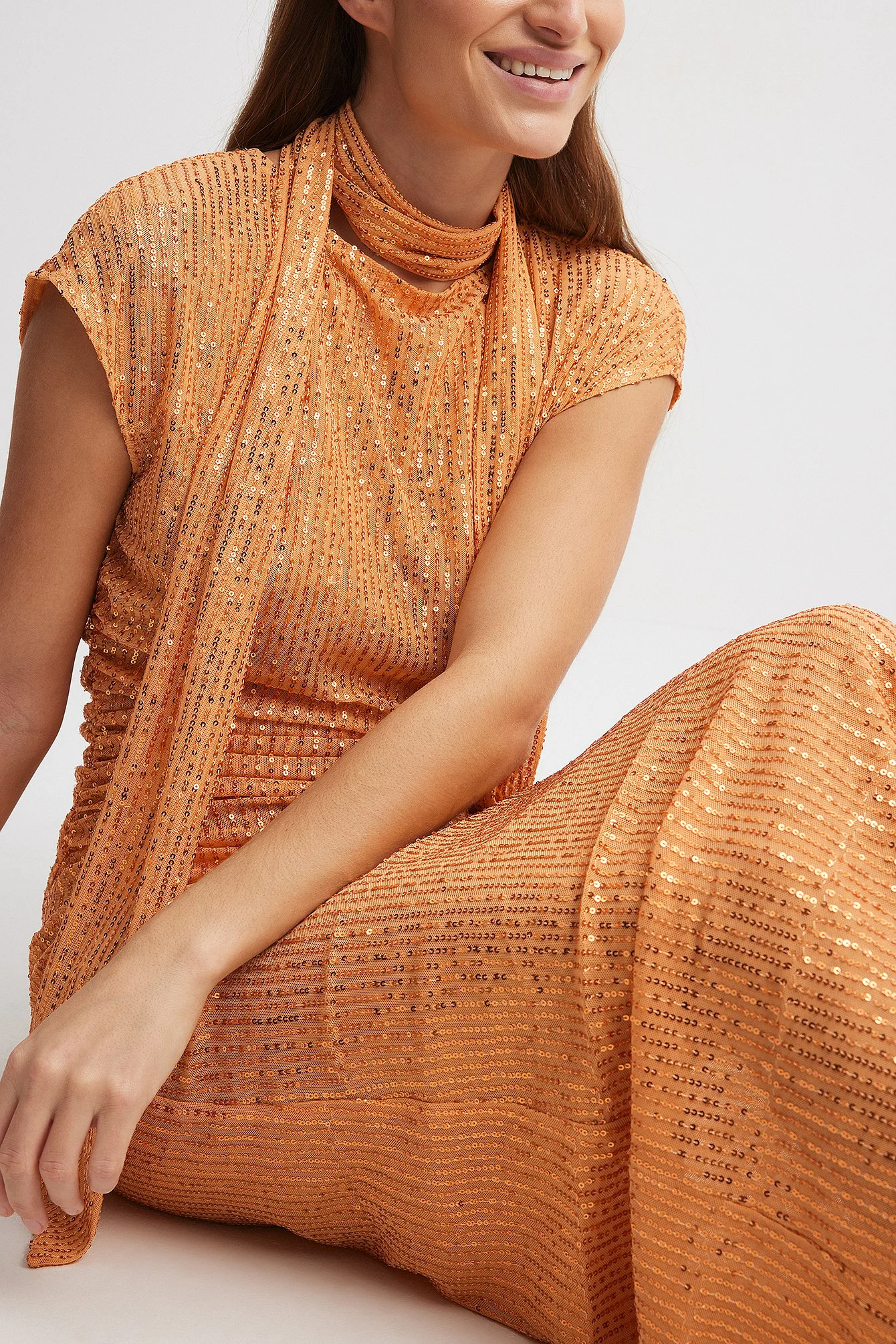 Gestricktes Pailletten-Maxikleid