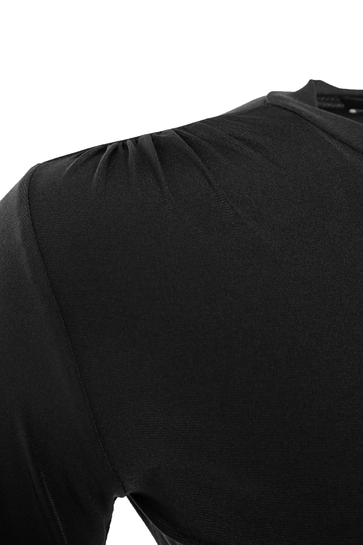 Trendyol Collection  Schwarze, eng anliegende, eng anliegende, dehnbare Strickbluse mit hohem Kragen und gerafften Ärmeln TWOAW23EL01391