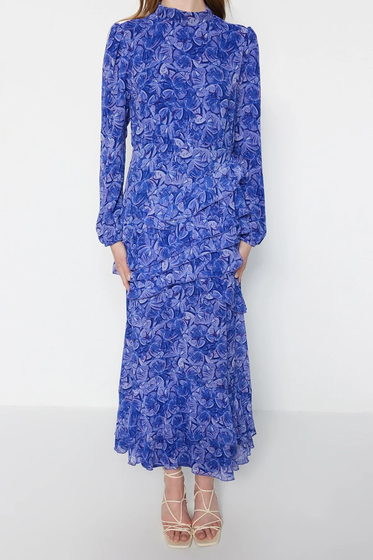 Trendyol Modest  Blaues Kleid aus gewebtem Chiffon mit Blumenrock und Rüschenfutter TCTSS23EB00160