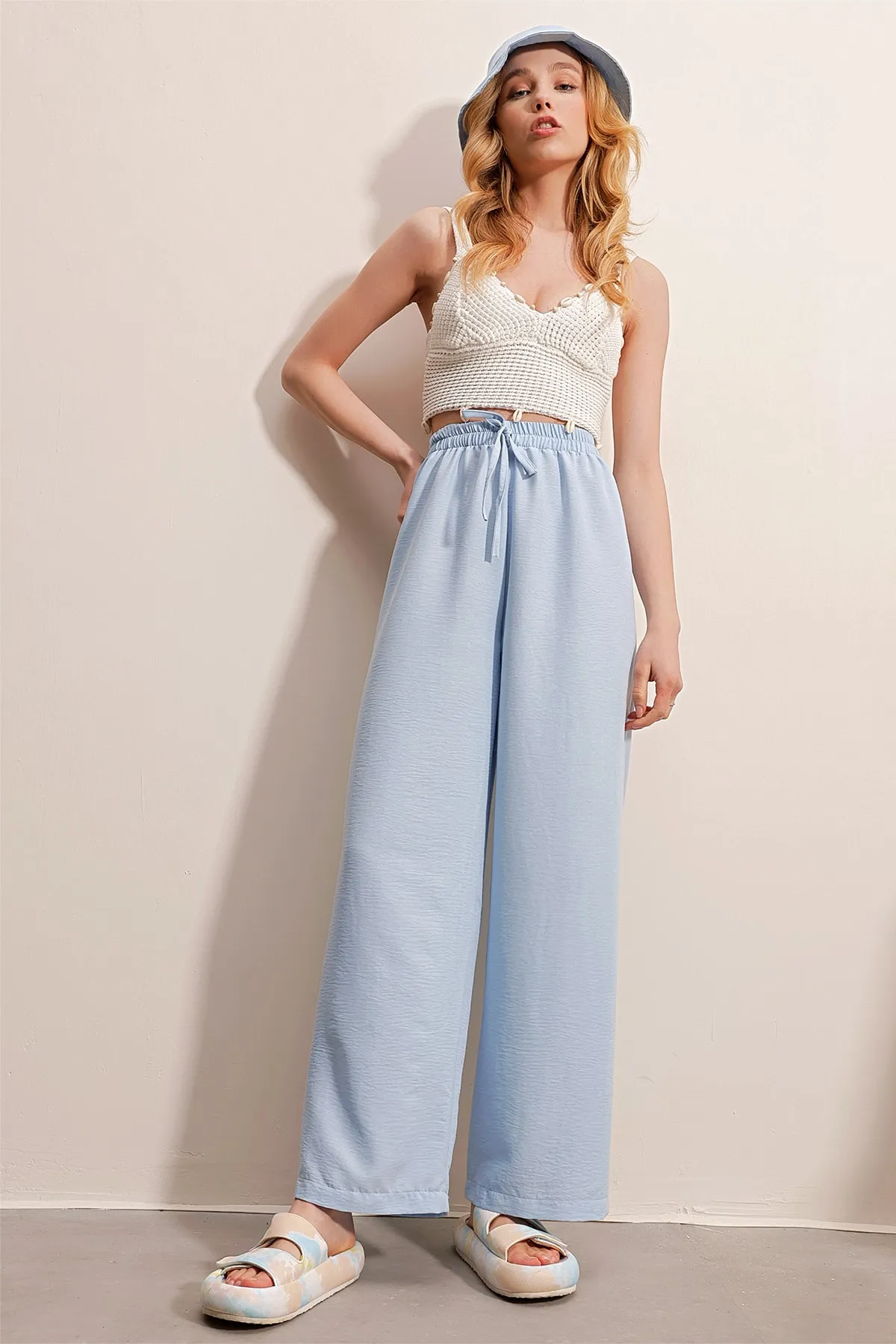 Trend Alaçatı Stili  Blaue Aerobin-Hose mit elastischem Bund und entspanntem Schnitt für Damen ALC-X6625
