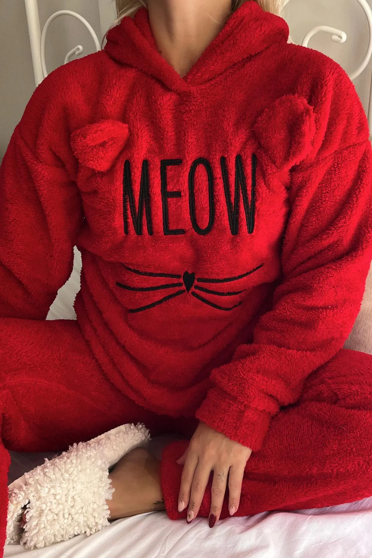 Pijamaevi  Rotes Meow-gemustertes Vollplüsch-Pyjama-Set