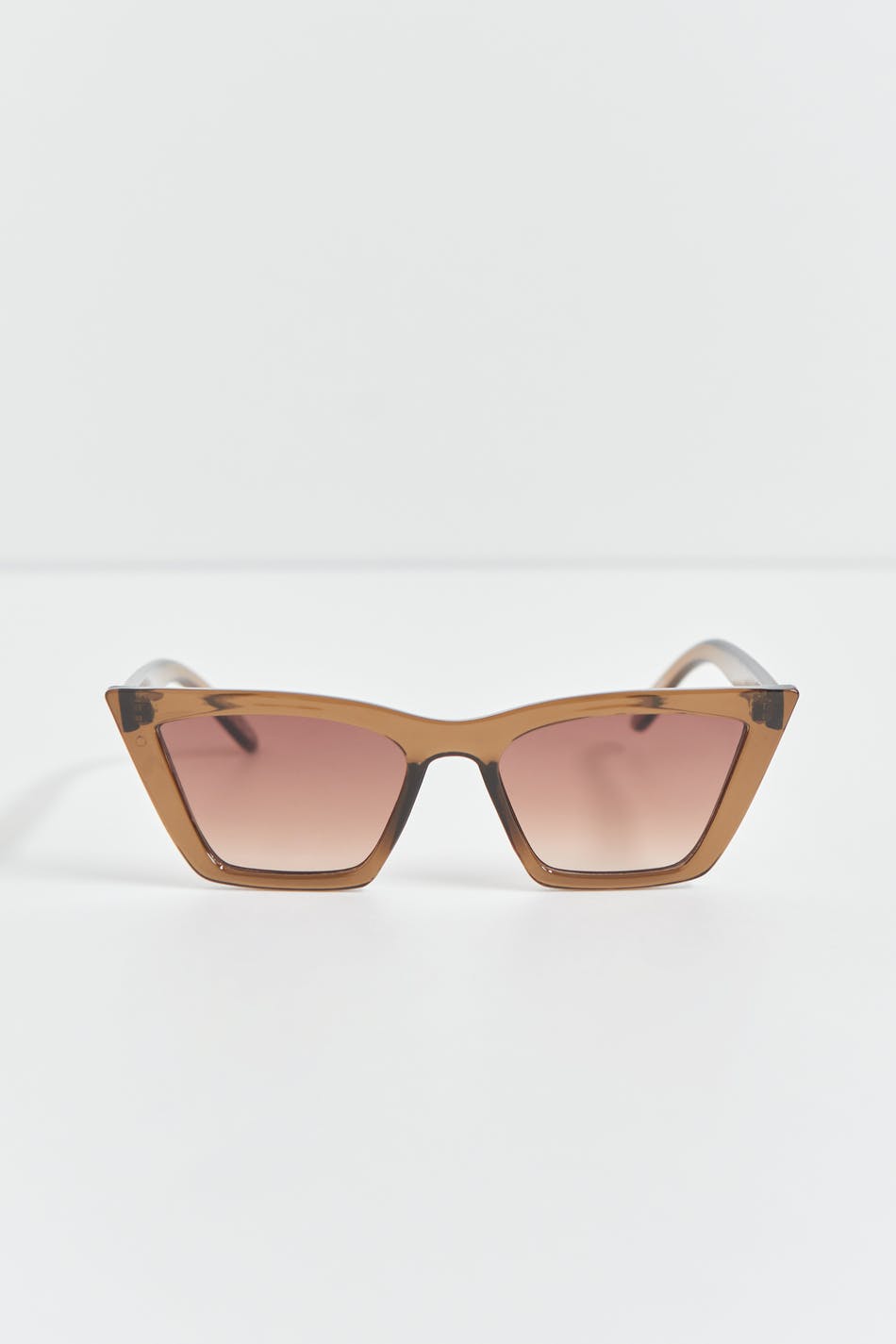 Sharp cateye sunglasses