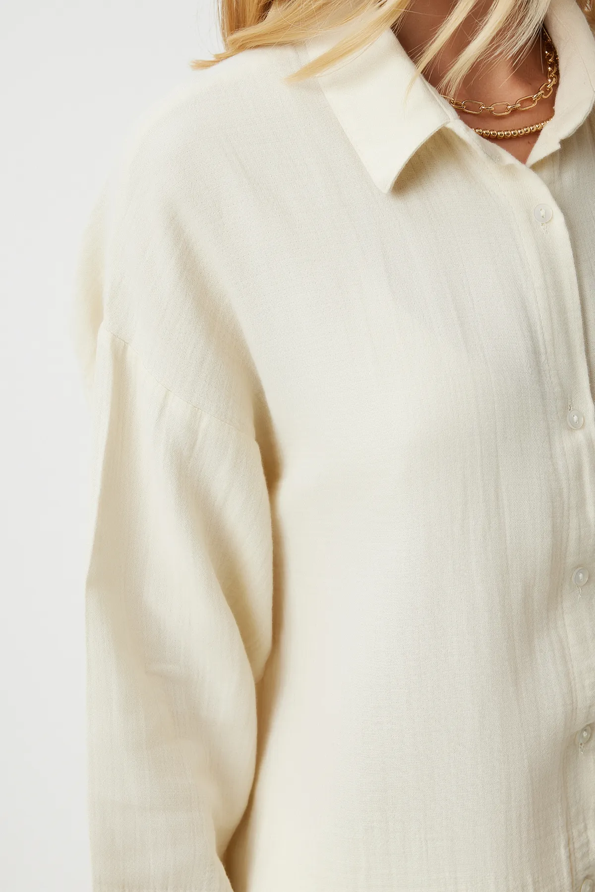 Happiness İstanbul  Hellcremefarbenes Oversize-Musselin-Shirt für Damen - MX00150