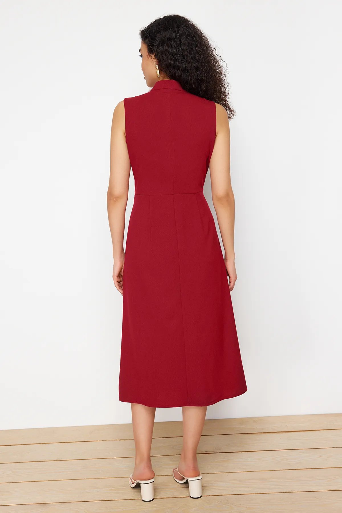 Trendyol Collection  Burgunderrotes gewebtes Kleid mit Knöpfen TWOAW24EL00422