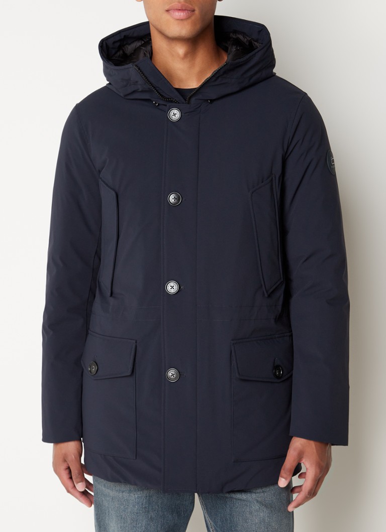 Parka Woolrich Arctic s péřovou výplní a klopovými kapsami