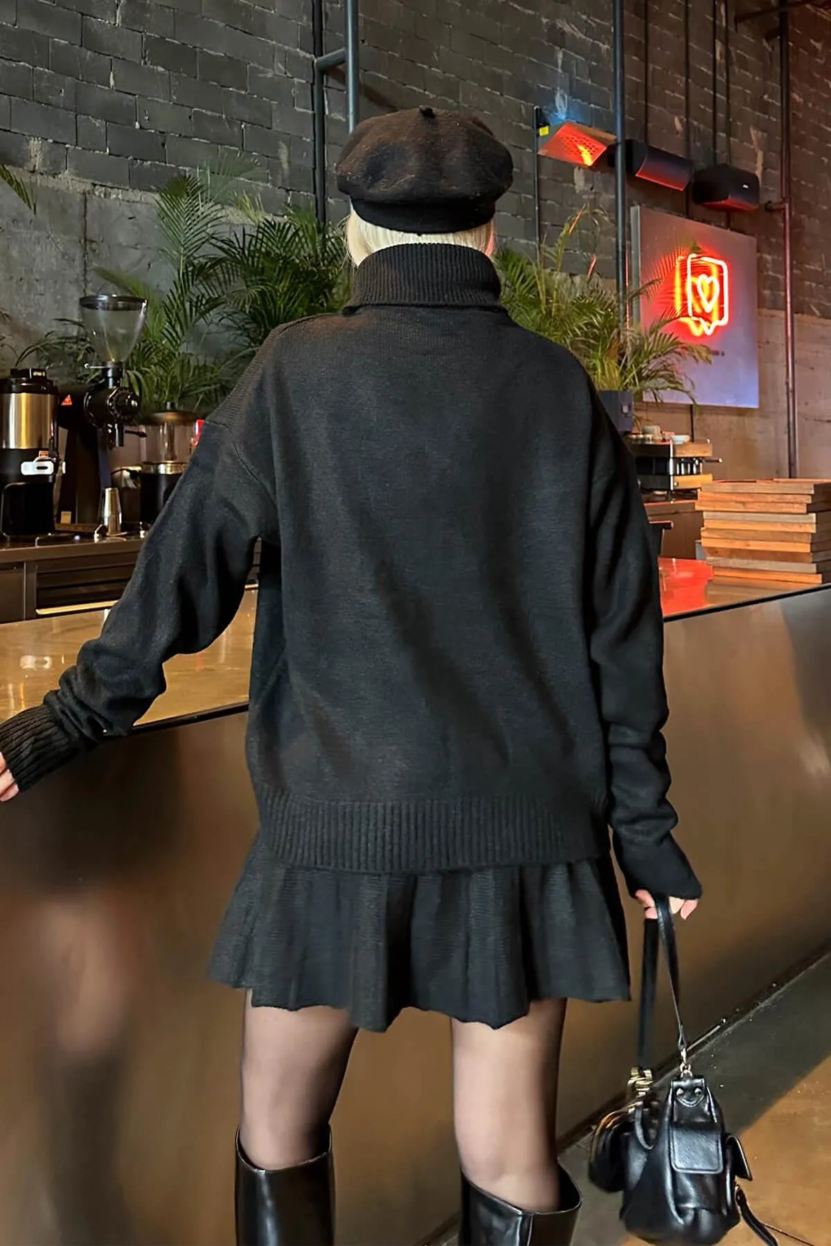 Swist  Schwarzes Rollkragenpullover-Plisel-Rock-Strickober- und -Unterteil-Set für Damen