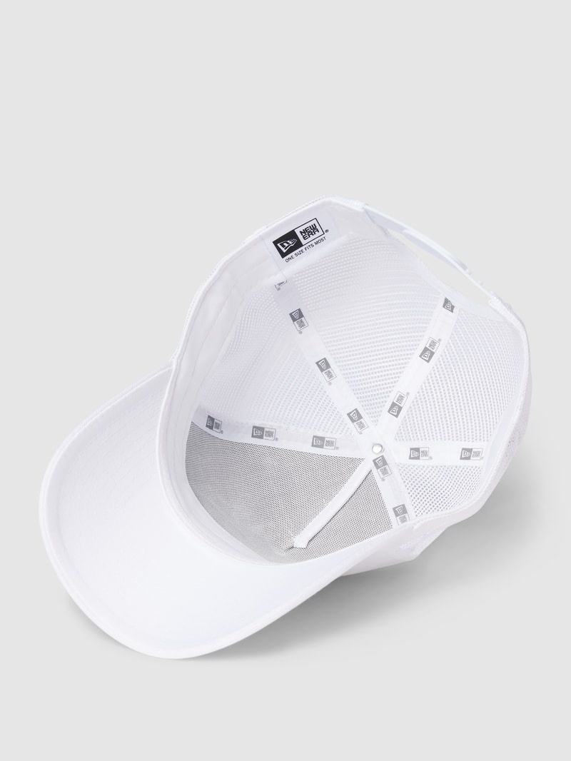 Cap mit Label-Stitching in weiß