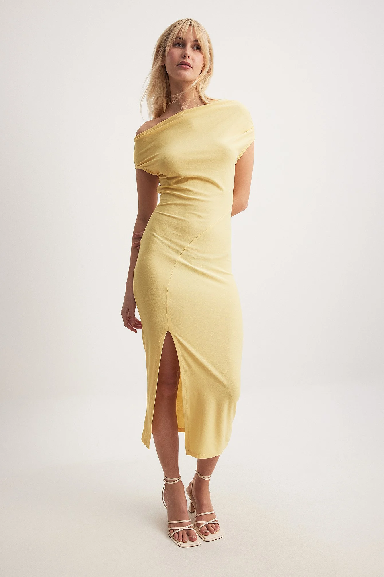 Schulterfreies Jersey-Kleid