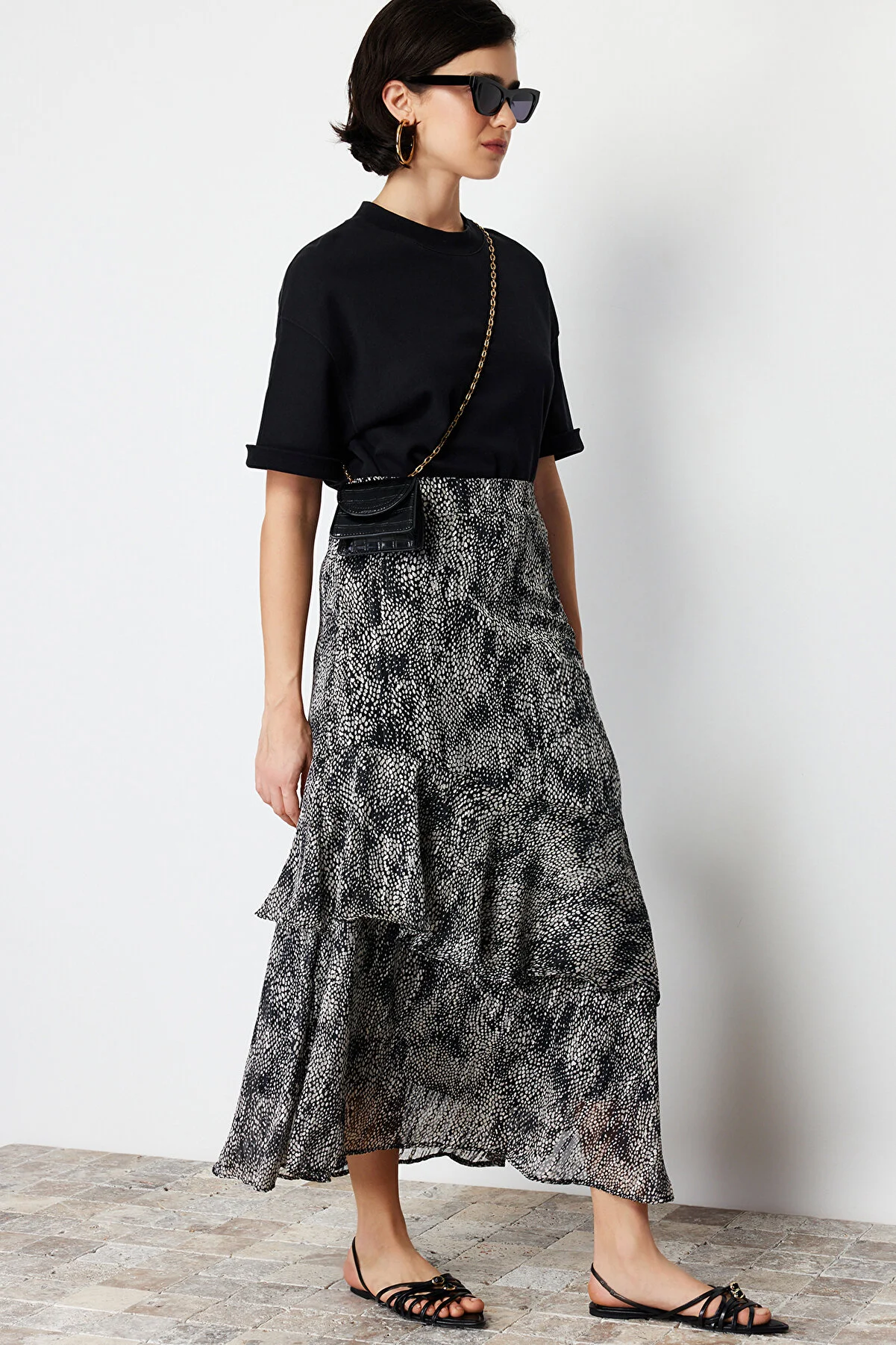 Trendyol Modest  Schwarzer, gefütterter Webrock mit Tiermuster TCTAW24EE00020