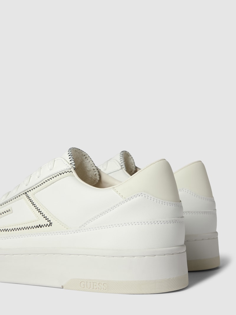 Sneaker aus Leder-Mix mit Label-Details in weiß