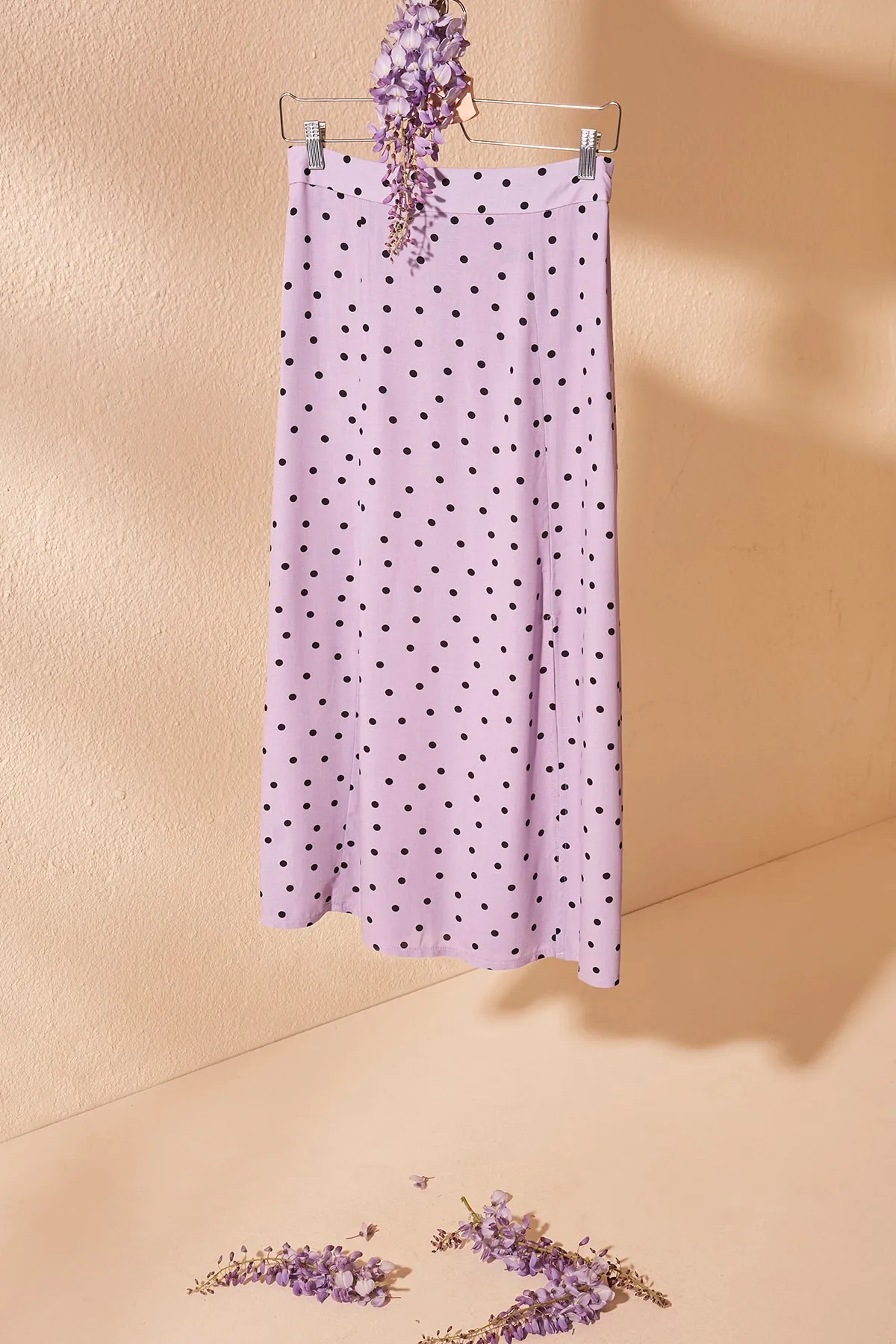 Trendyol Collection  Lilafarbenes, gepunktetes, geschlitztes Midi-Viskose-Unterteil-Oberteil-Set TWOSS20AU0097
