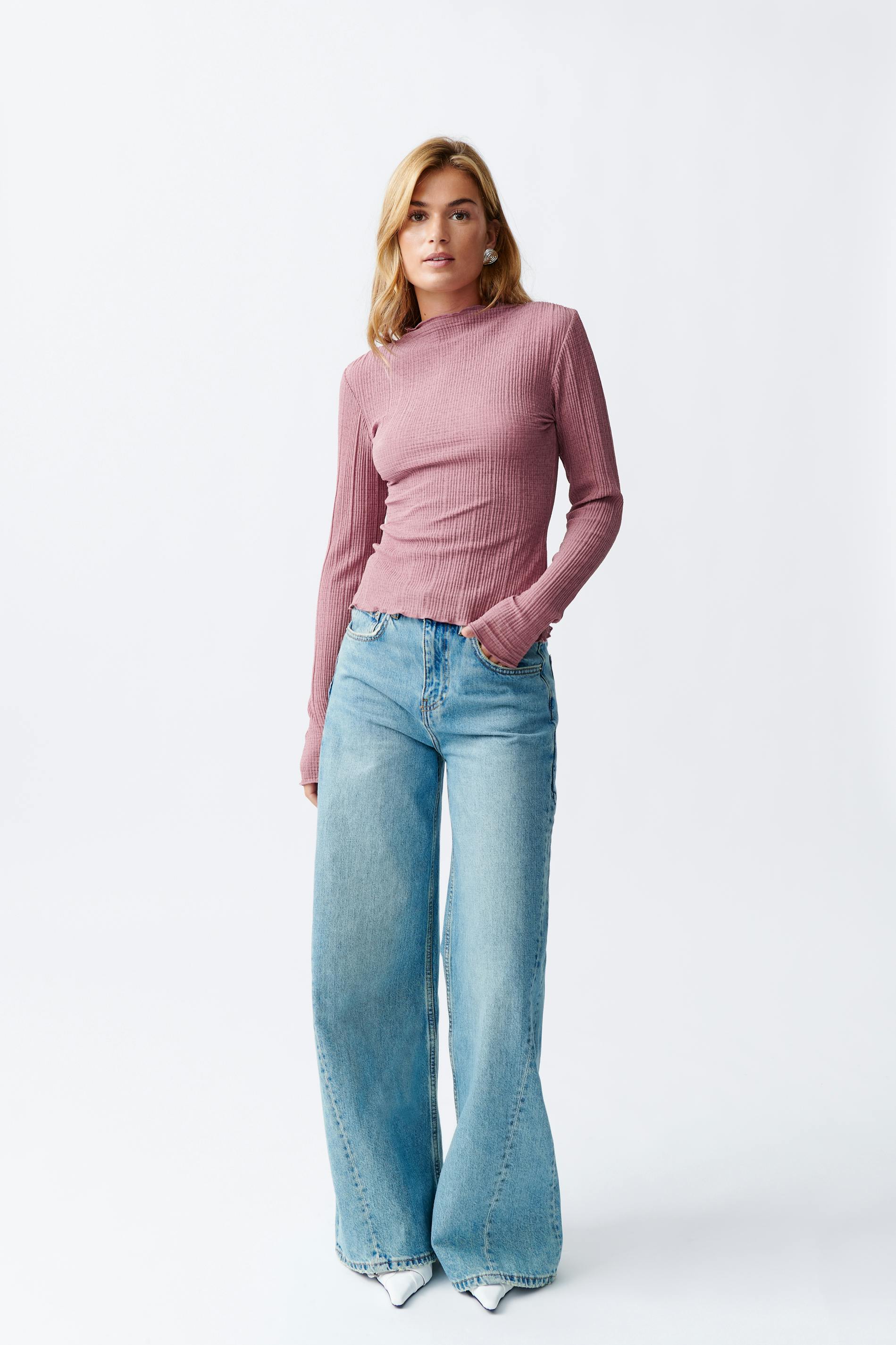 Boatneck structure top