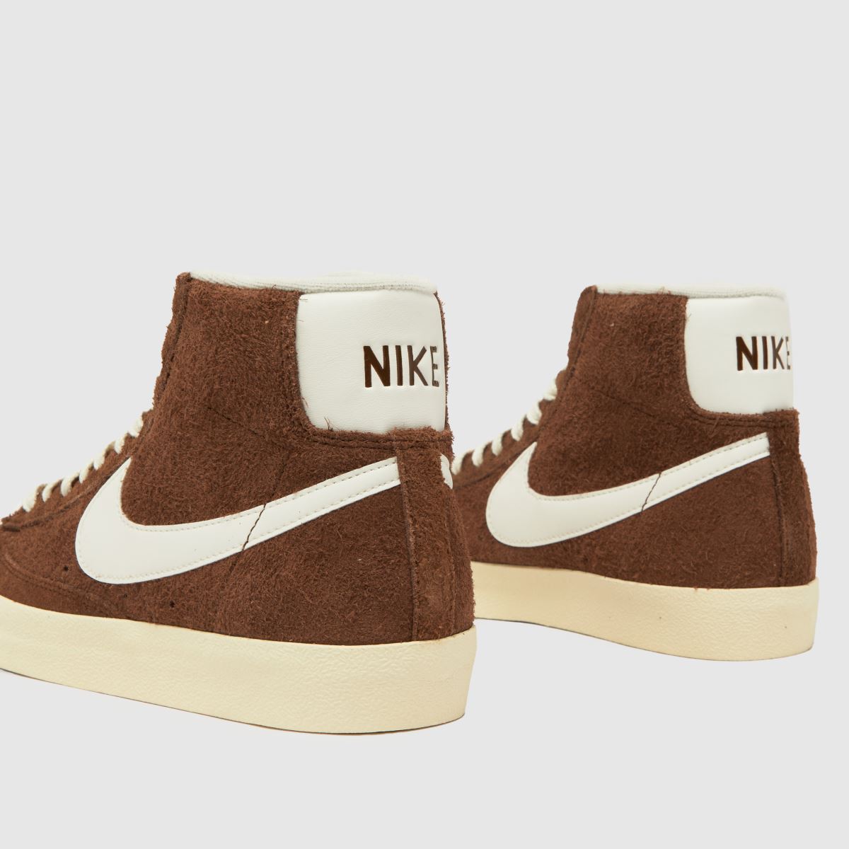 Nike Blazer Mid 77 – Bruna träningsskor