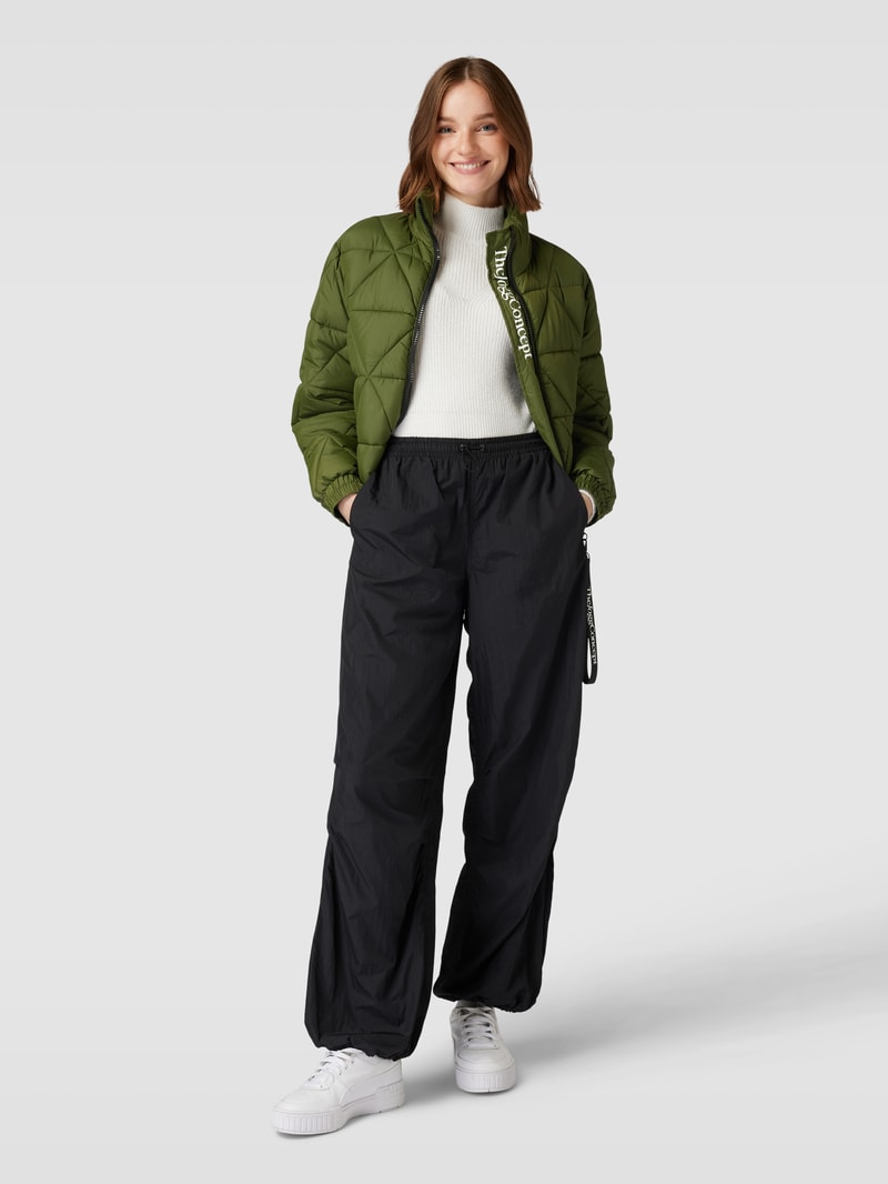 Steppjacke mit Stehkragen Modell 'CARLA' in olivgrün