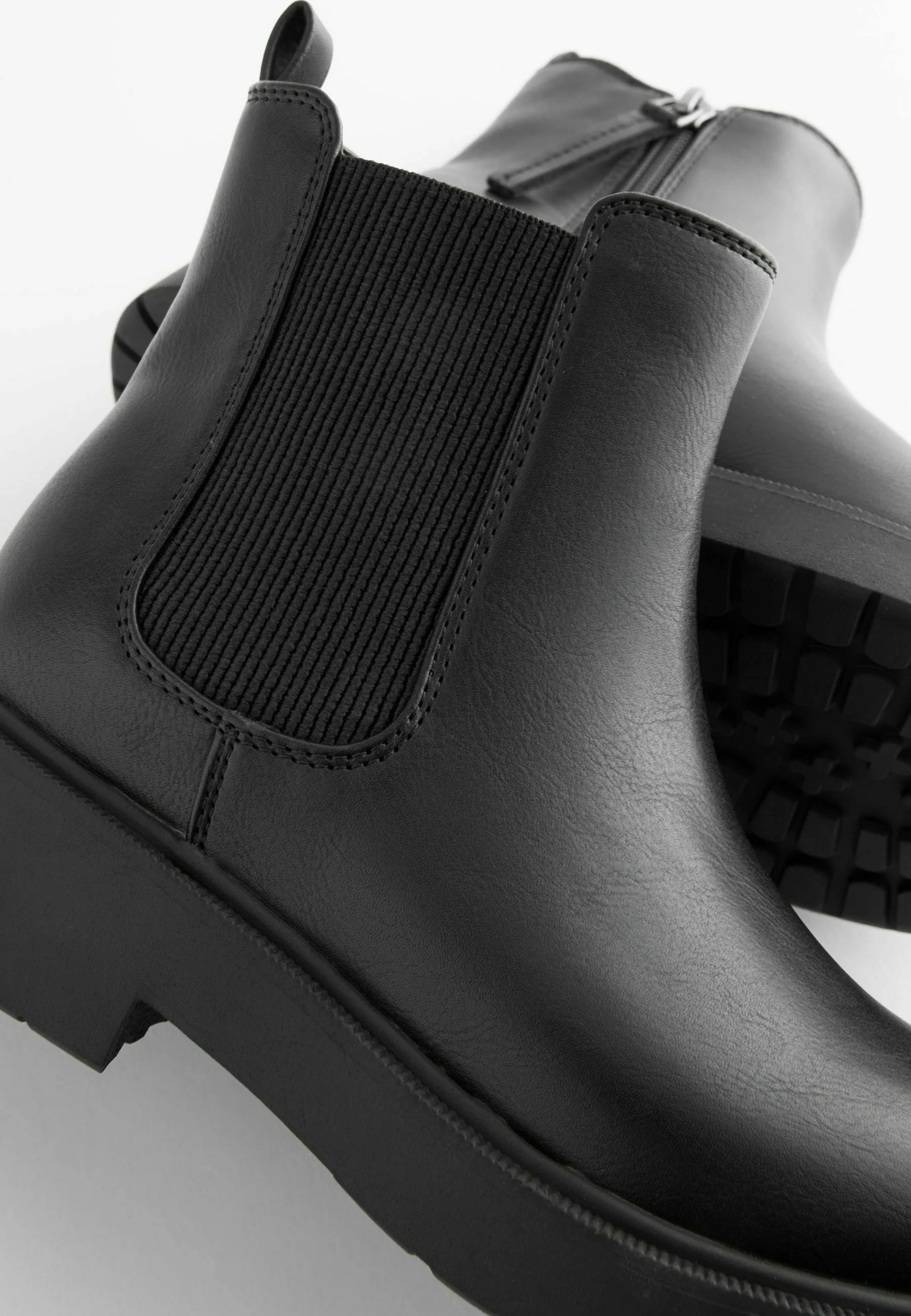 Botines Chelsea gruesos Next