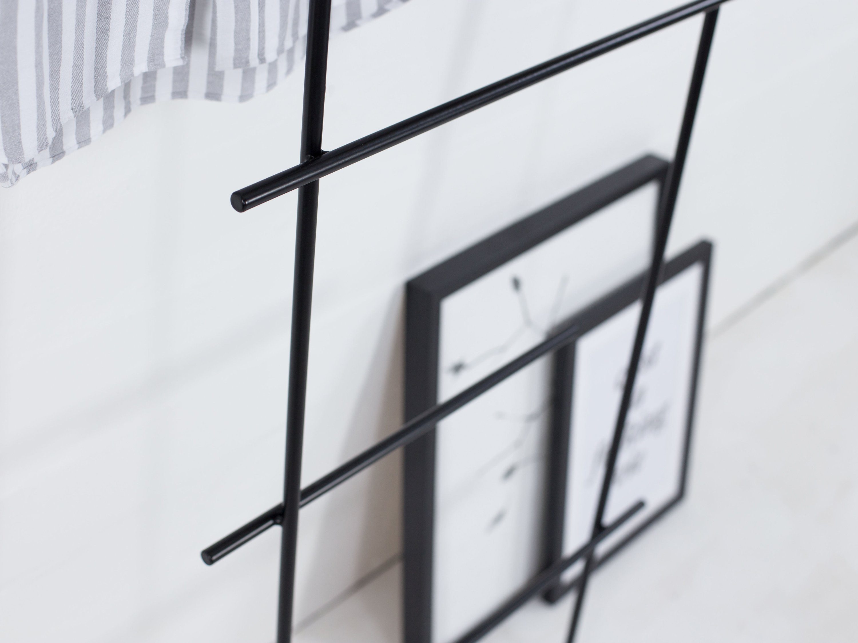 kommod Leiterregal ENDRA, Kleiderleiter, Handtuchleiter – 180 x 60 x 8,5 cm – Metall schwarz