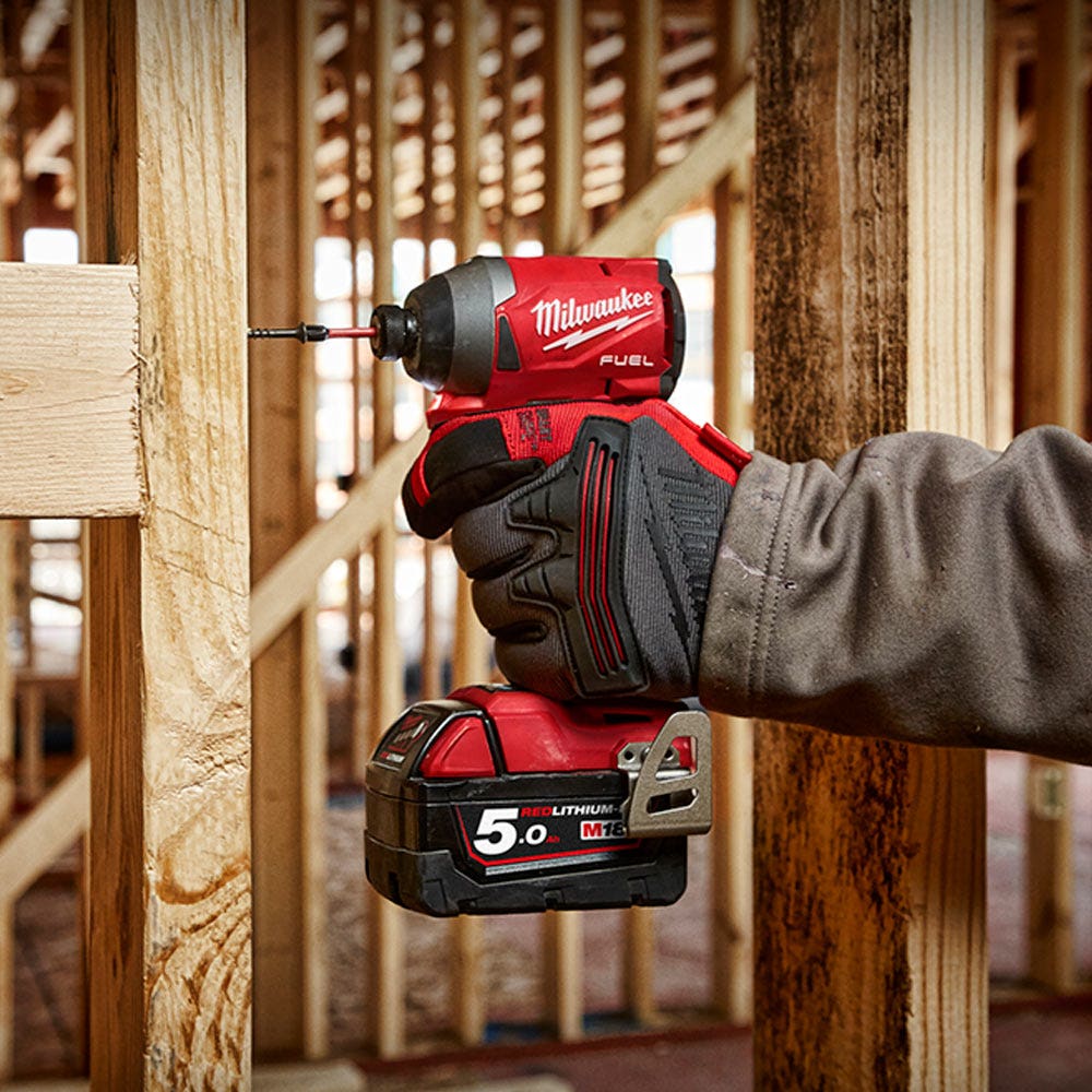 Parafusadeira de impacto hexagonal licenciada MILWAUKEE 18V Fuel™ de 1/4