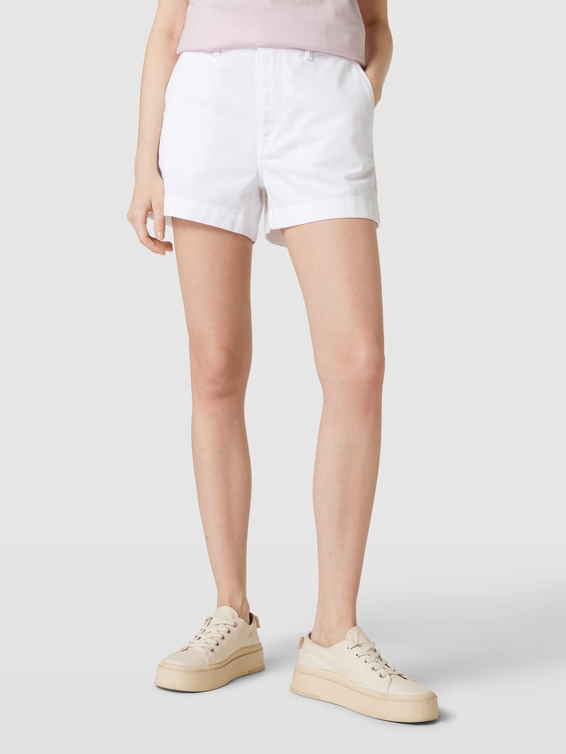 Shorts mit seitlichen Eingrifftaschen in weiß