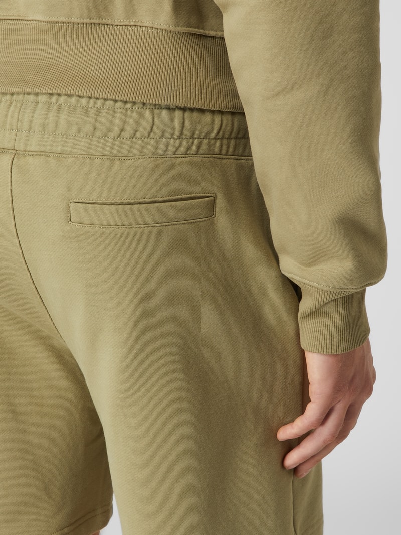 Sweatshorts aus Bio-Baumwolle in olivgrün