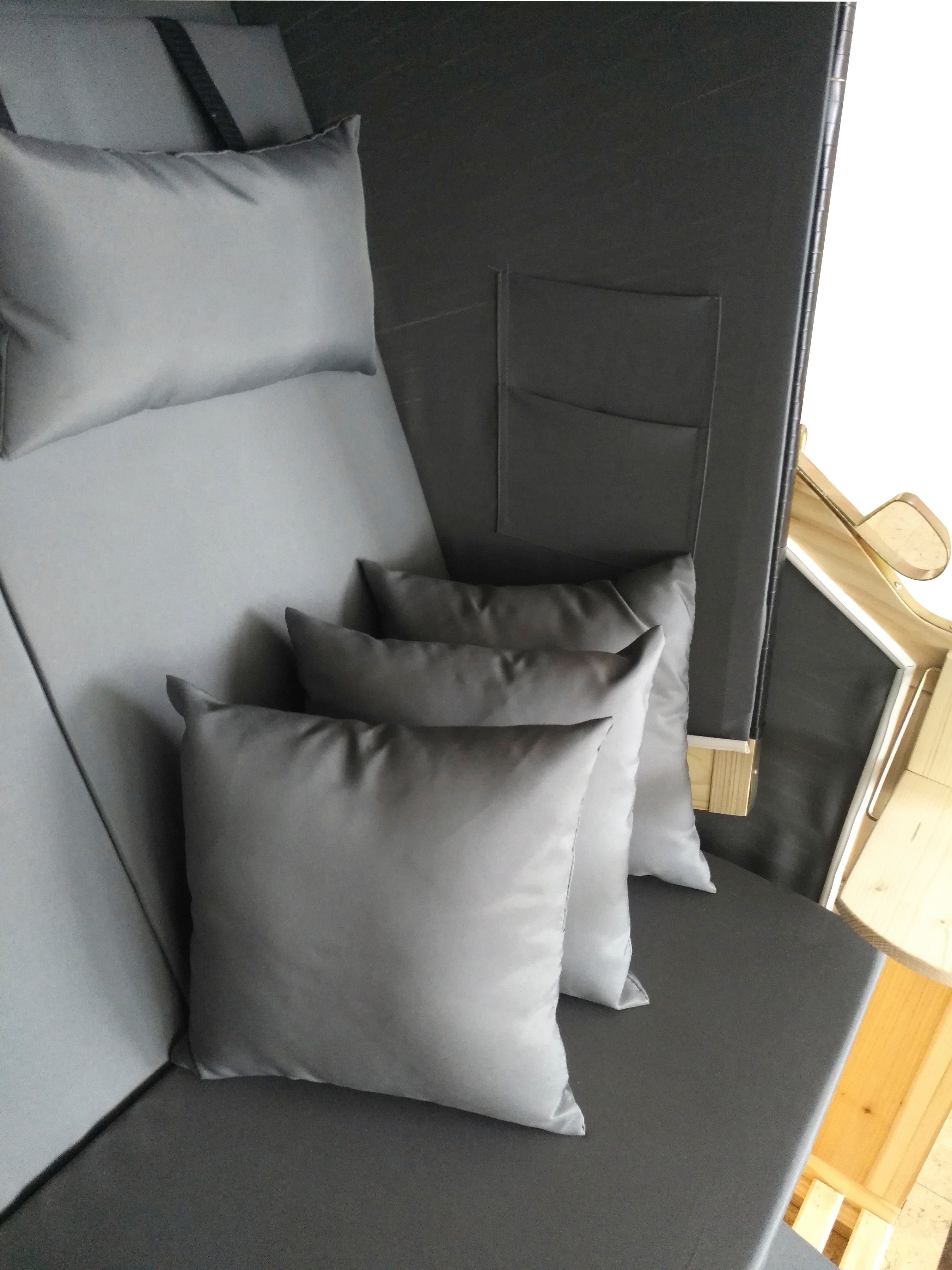 KONIFERA Strandkorb Spiekeroog, BxTxH: 150x72x160 cm, Halblieger, Ostsee-Modell, 3-Sitzer, inkl. Klapptisch