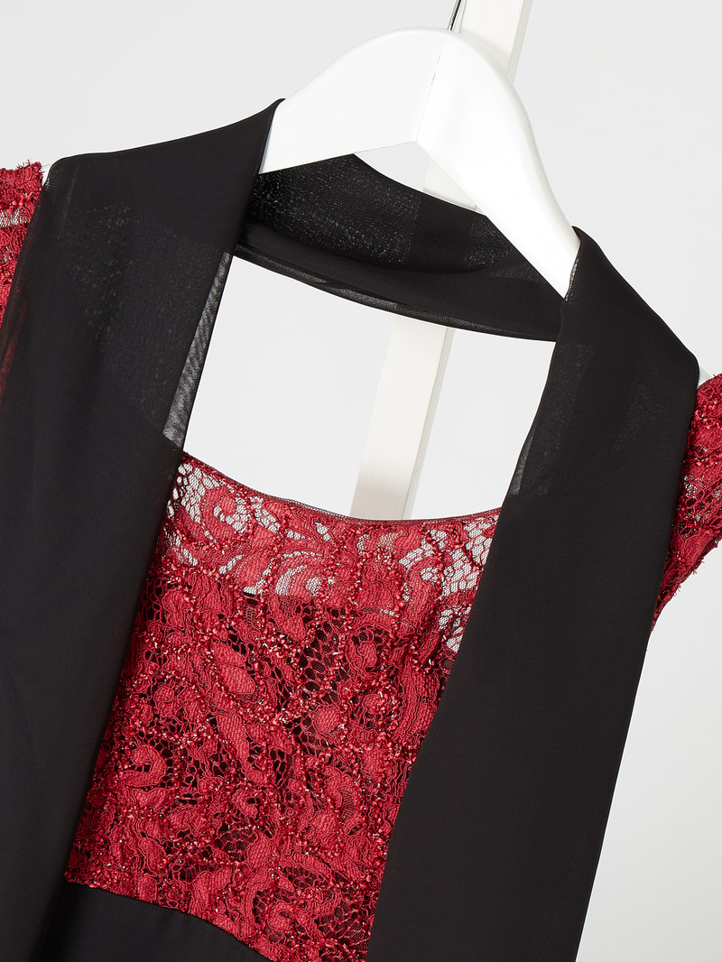 Kleid aus Spitze und Chiffon mit Glitter-Effekt in kirschrot