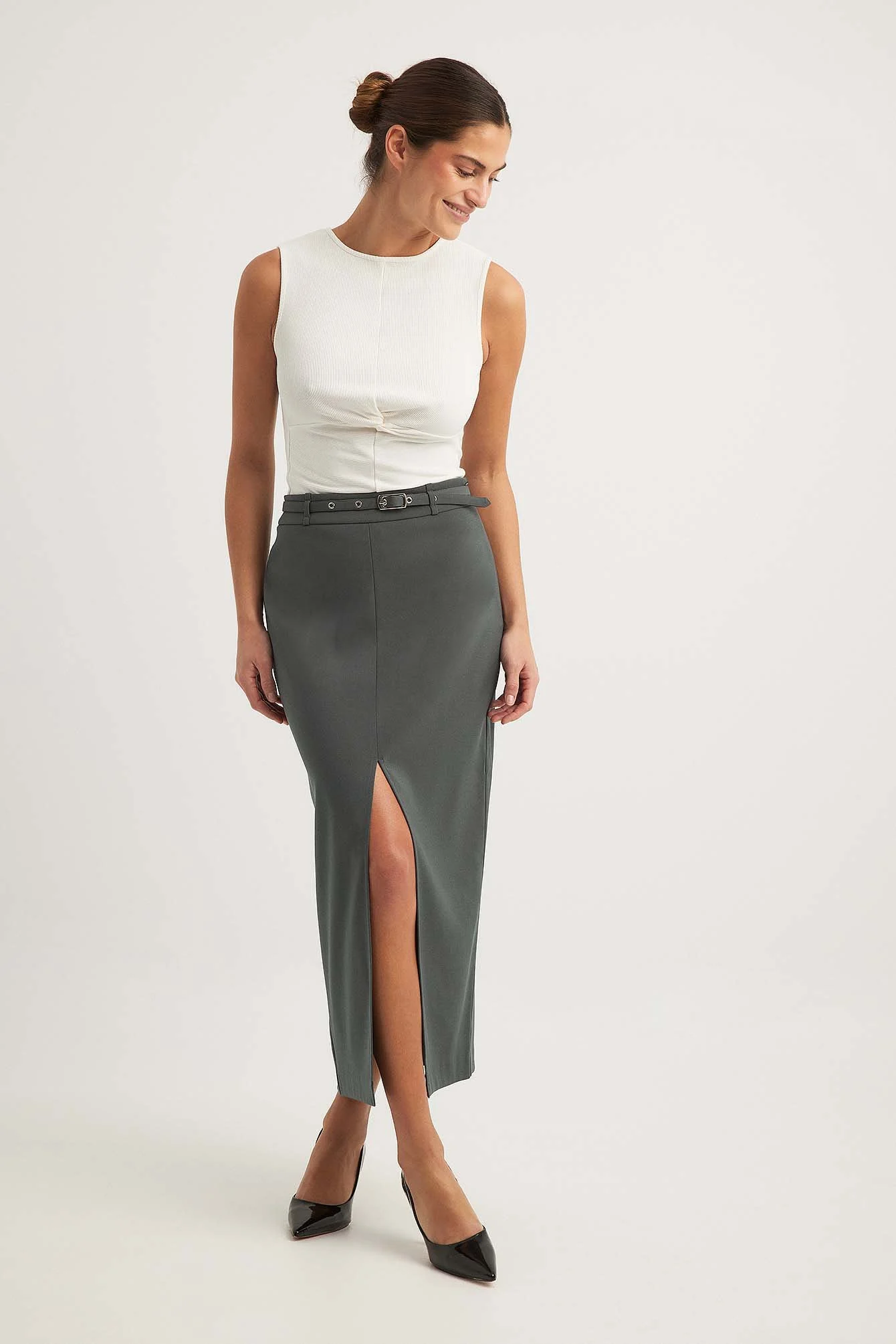 Geripptes Top mit Twist-Detail vorne