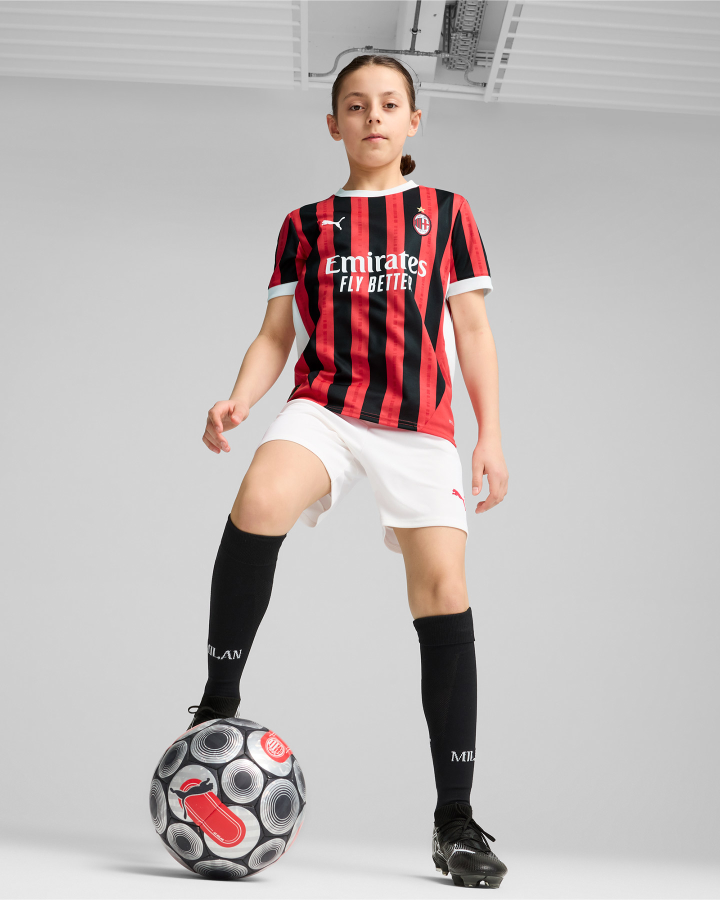 Oficiálny futbalový dres Puma Milan Home 24-25 Jr 774984-01