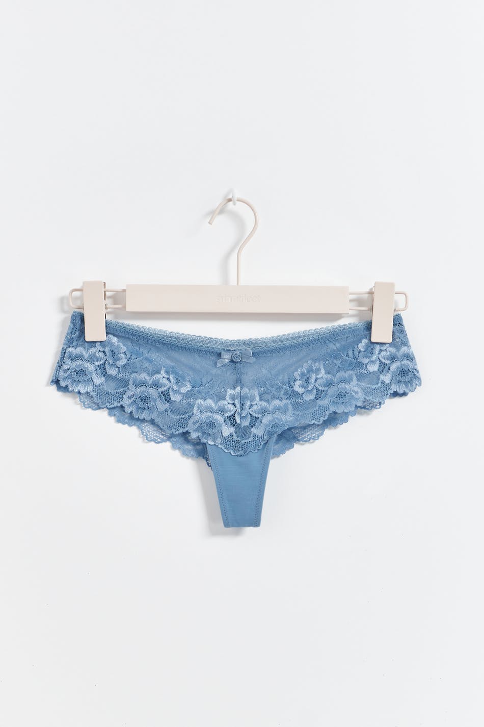Lace string