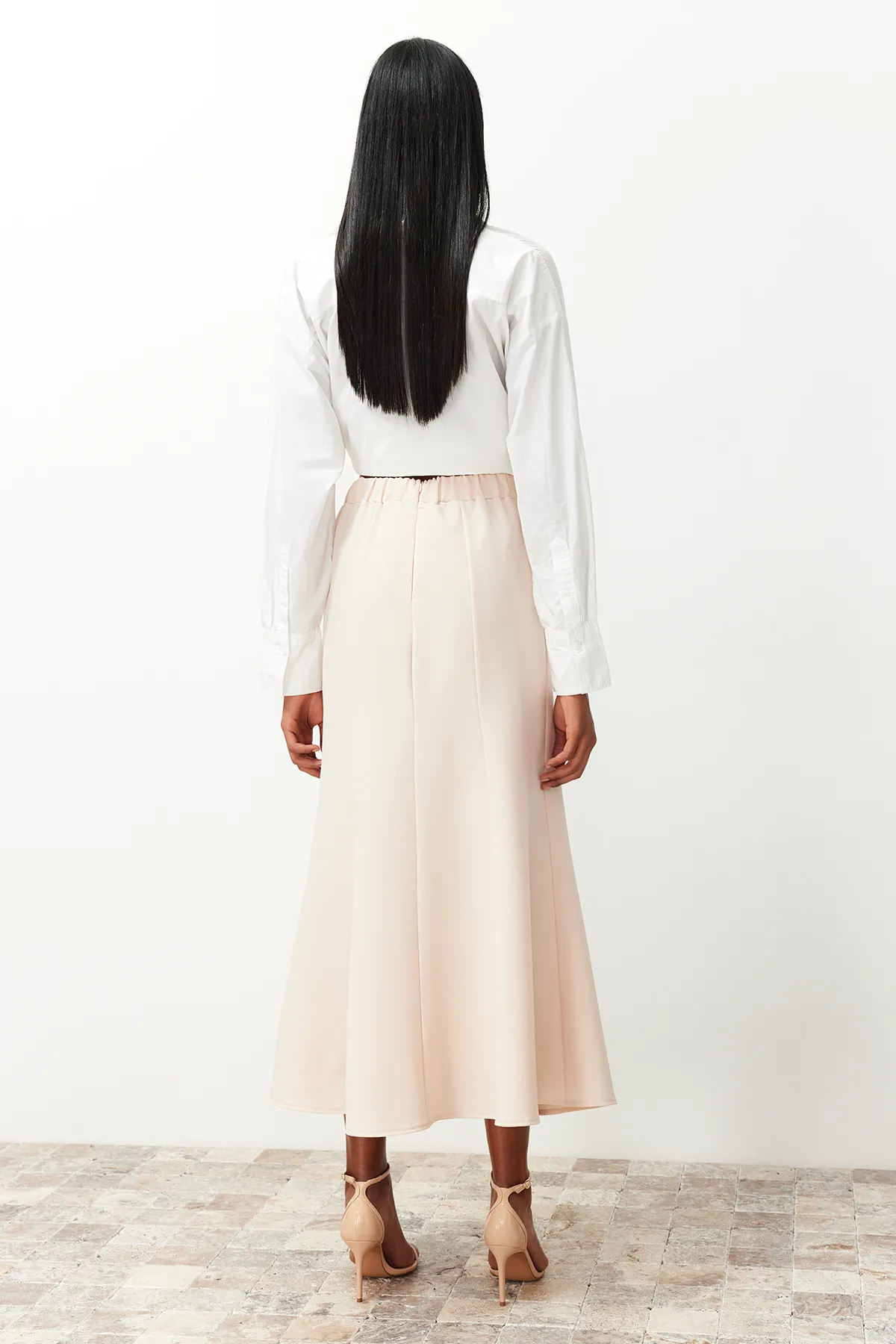 Trendyol Modest  Cremefarbener Fischrock aus gewebtem Krepp TCTSS24EB00193