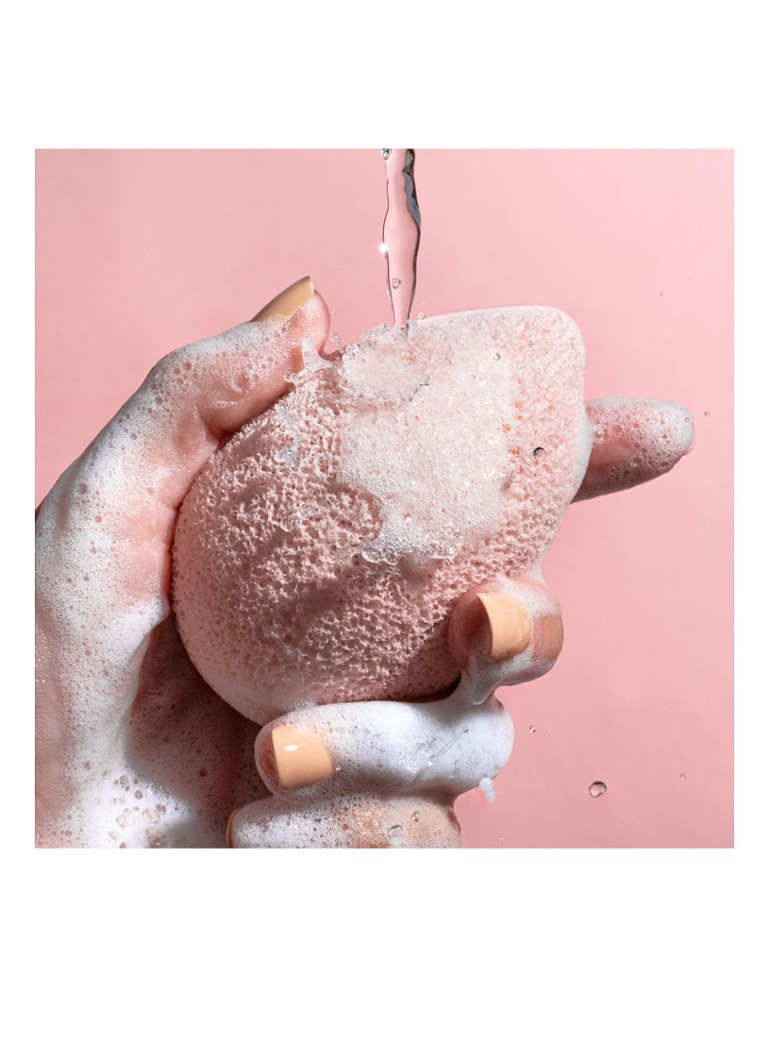 Real Techniques Miracle Cleanse Sponge - exfoliating facial sponge